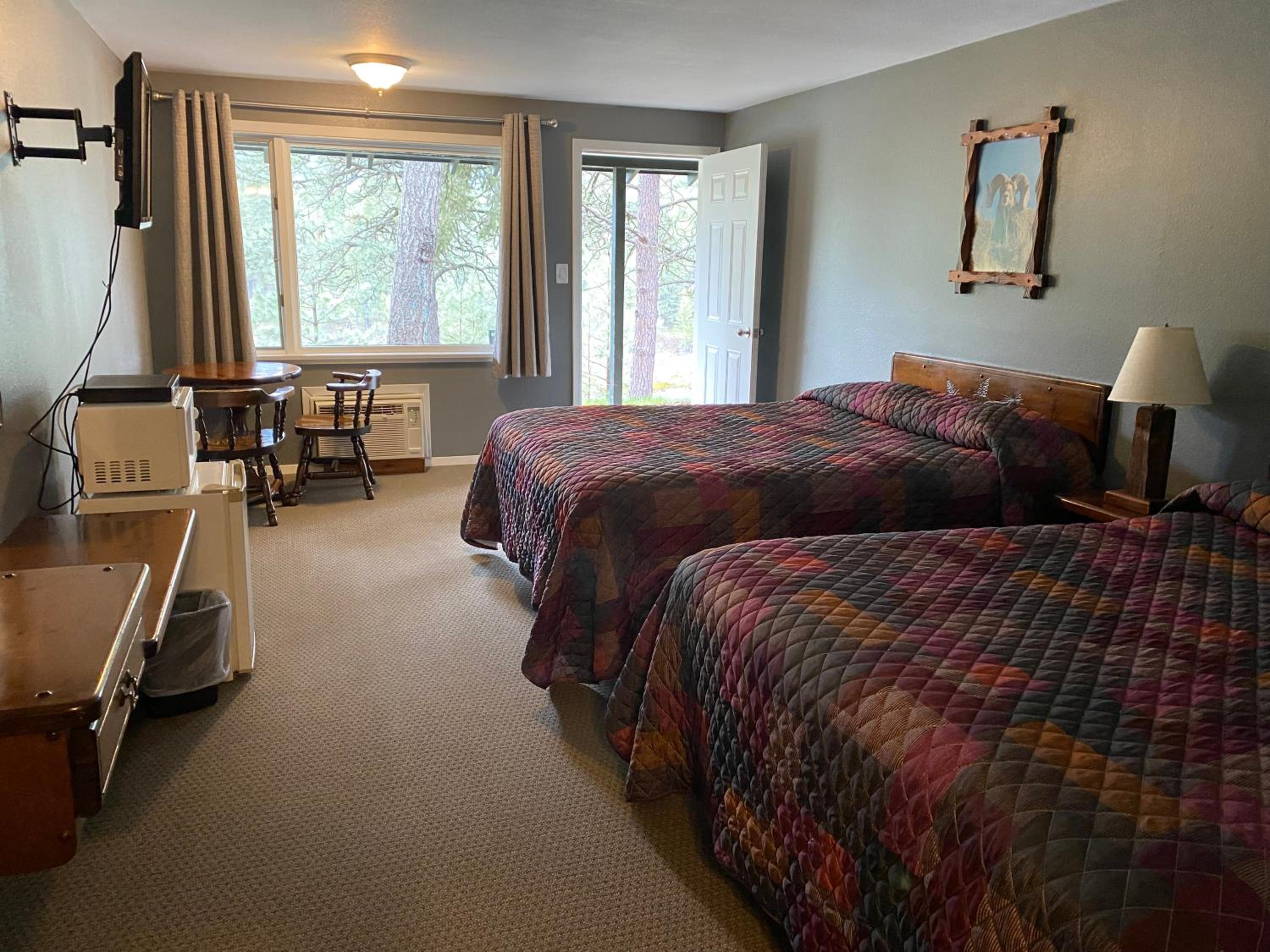 Deluxe Queen Room
