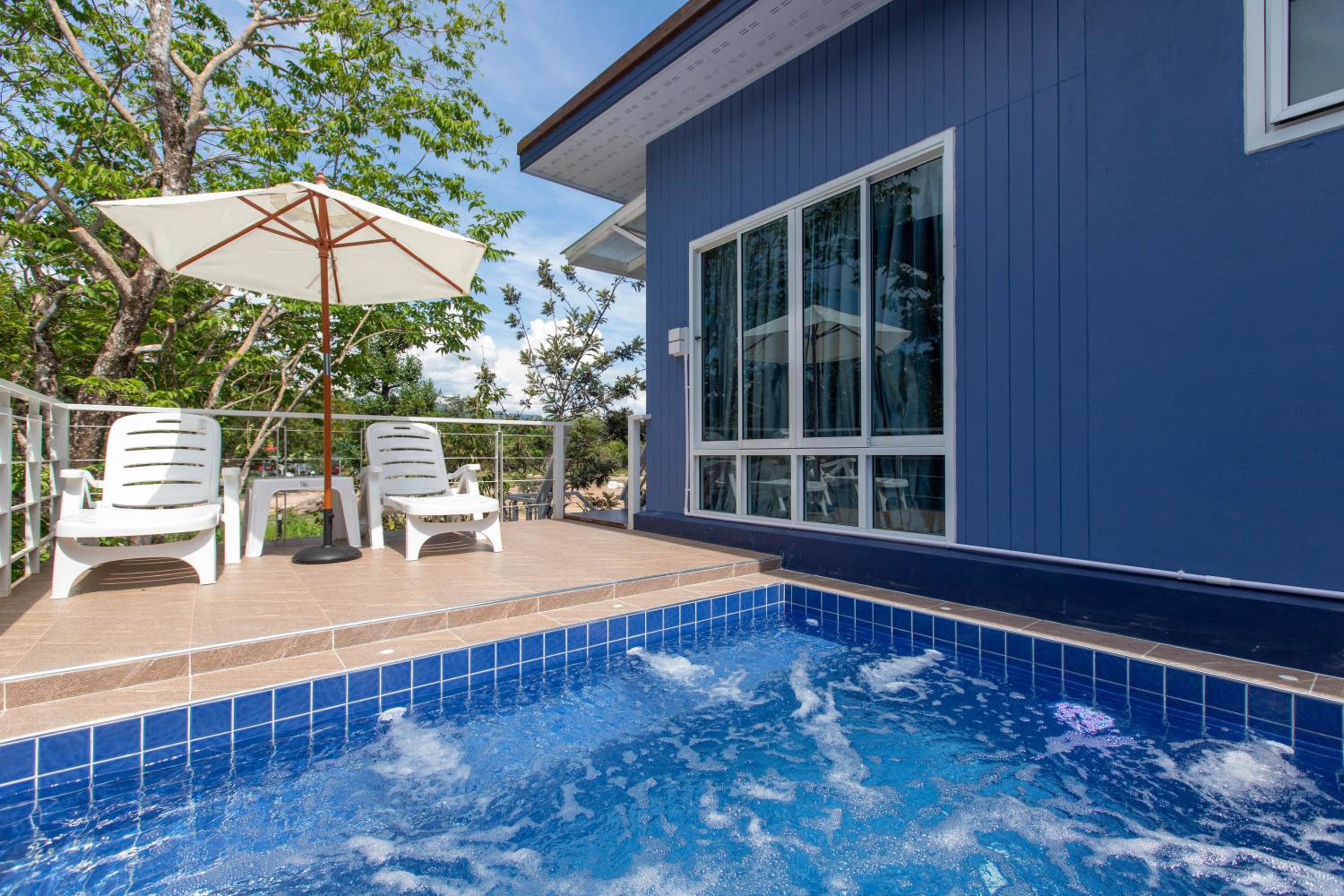 Villa with Private Pool - Photo 2