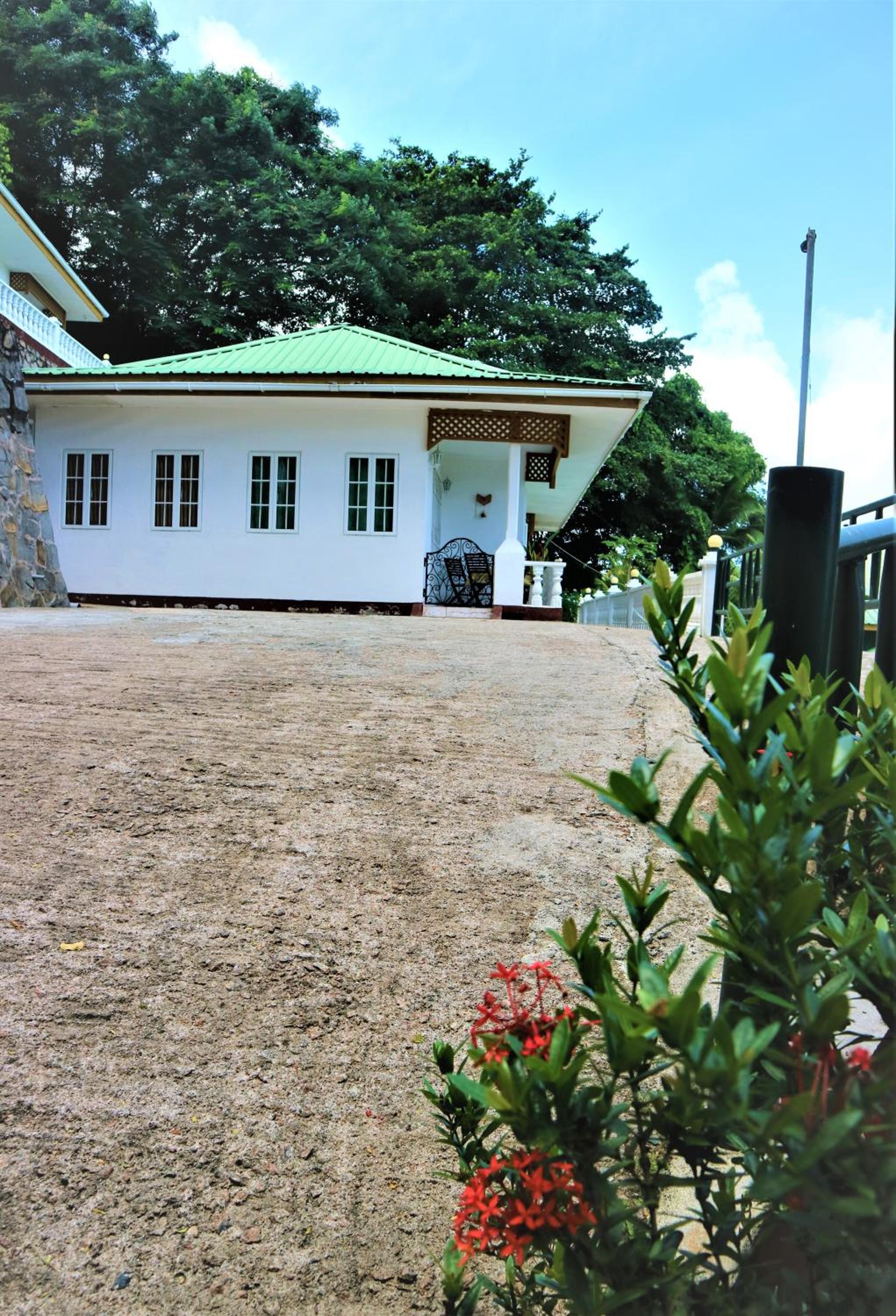 One-Bedroom Apartment with Sea View photo 3
