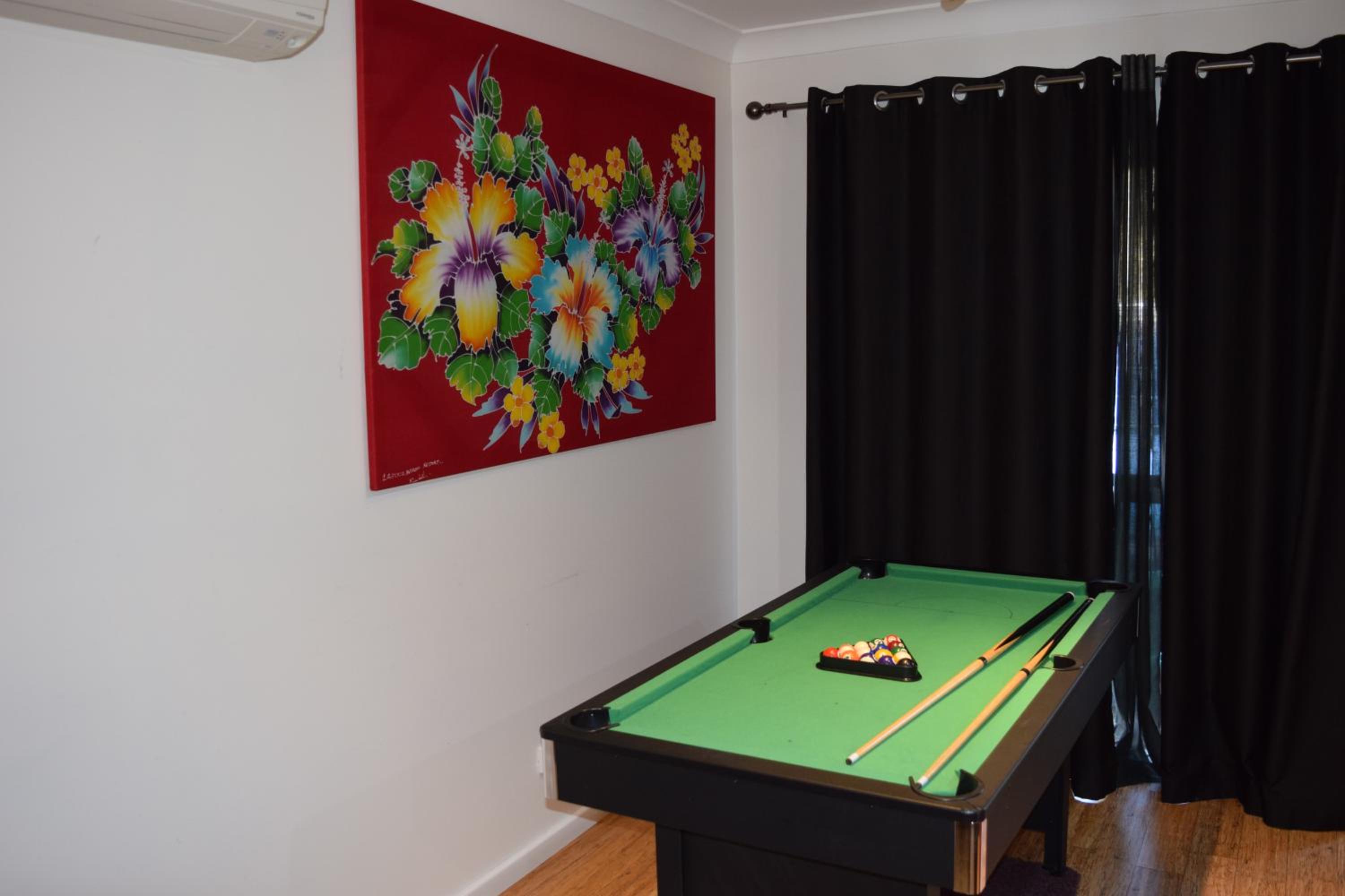 Four-Bedroom House photo 2