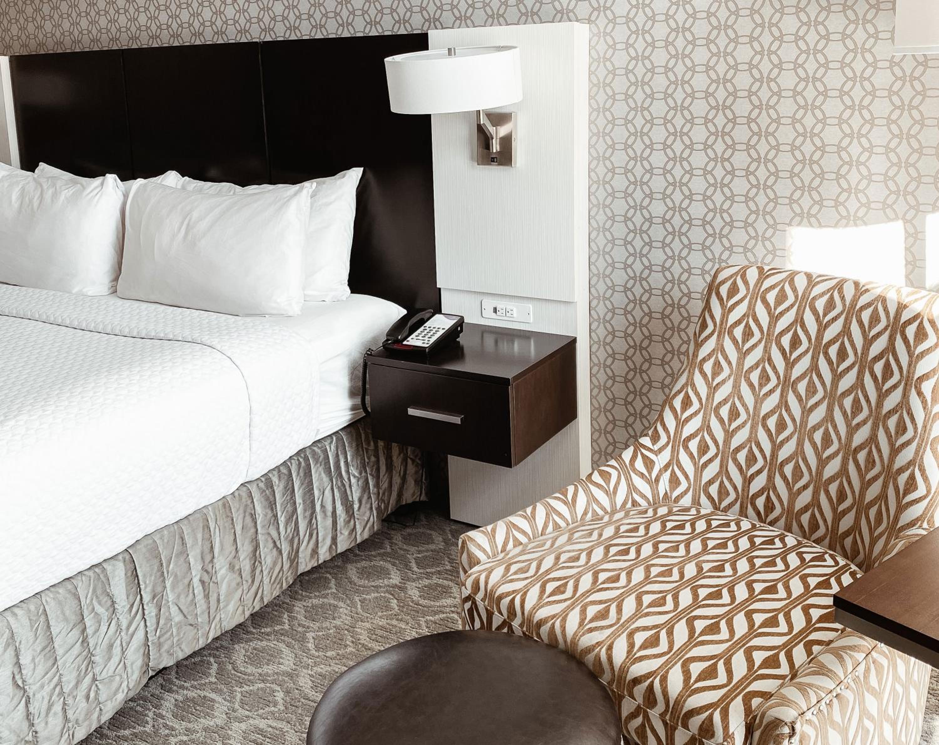 Standard King Room - Photo 4