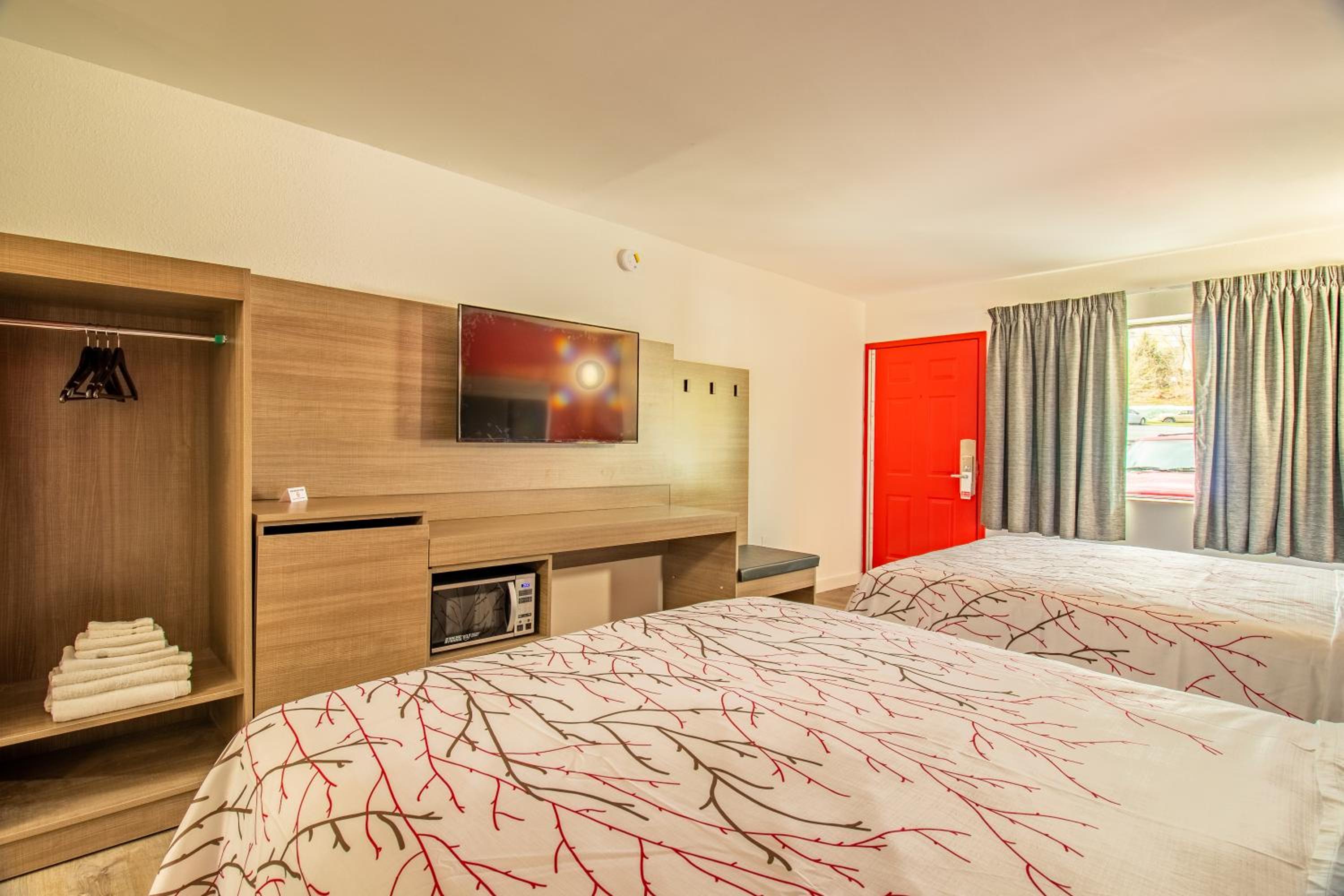 Queen Room with Two Queen Beds - Ground Floor