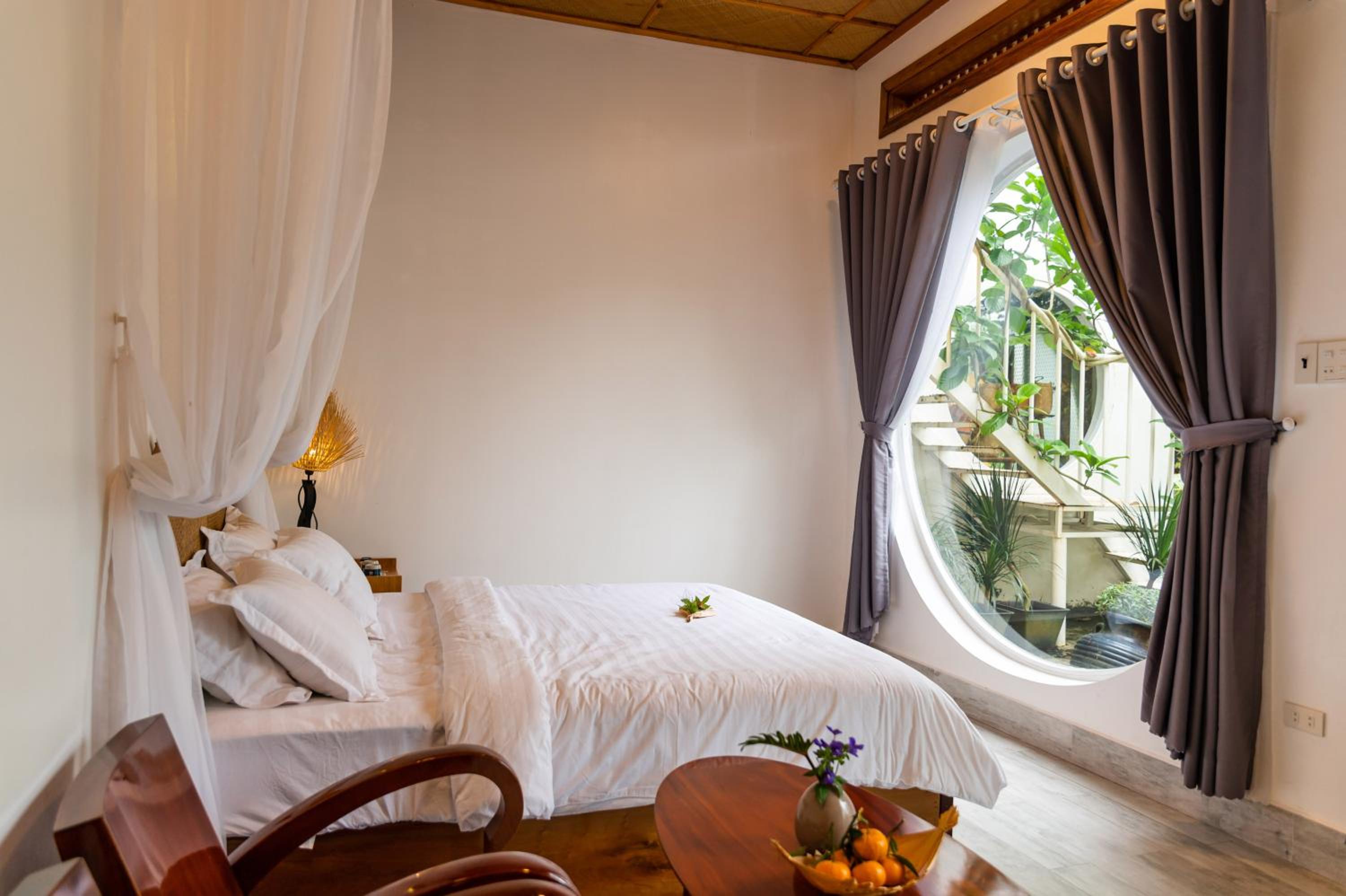 Queen Room with Garden View