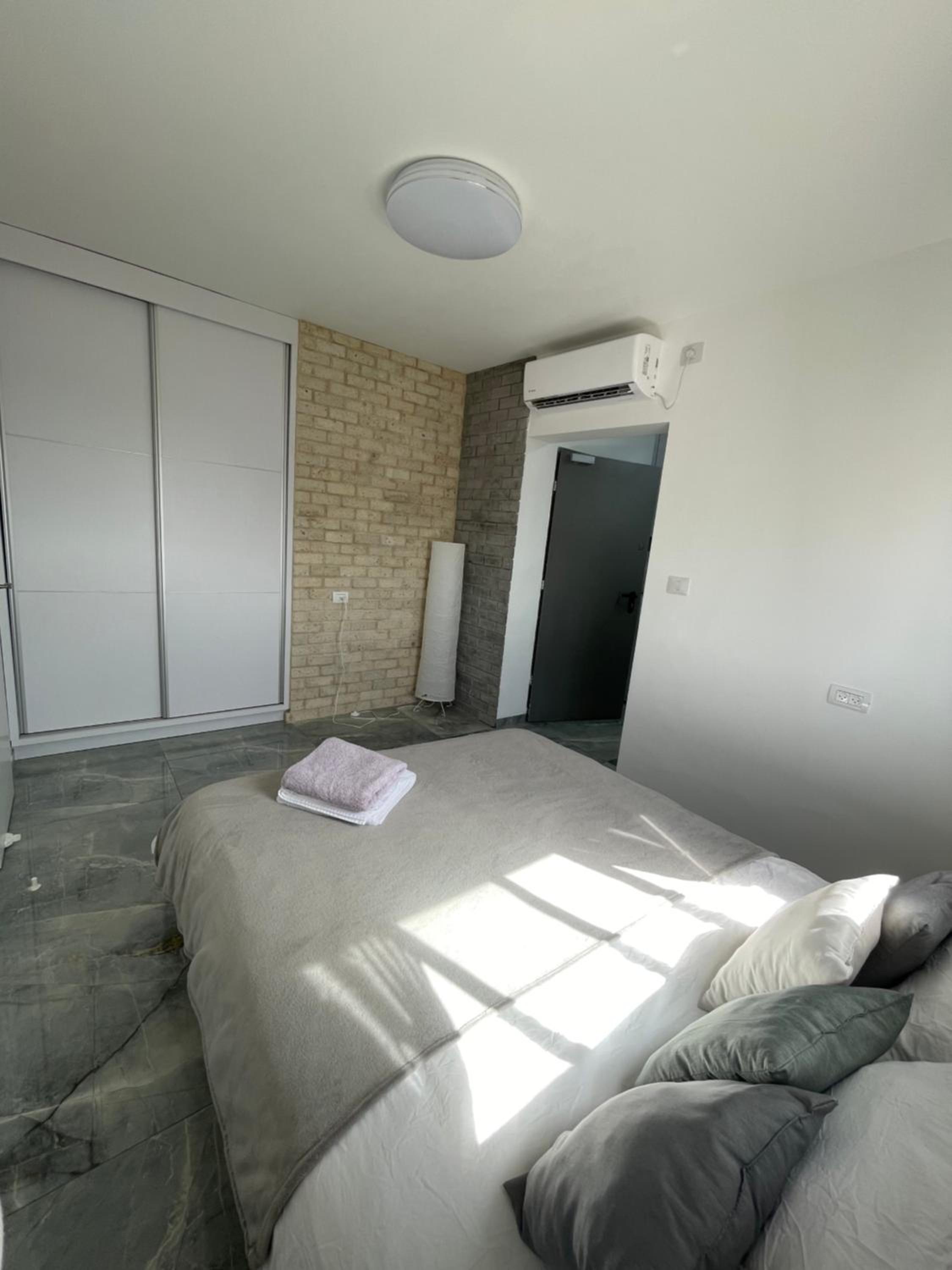 One-Bedroom Apartment - Photo 1