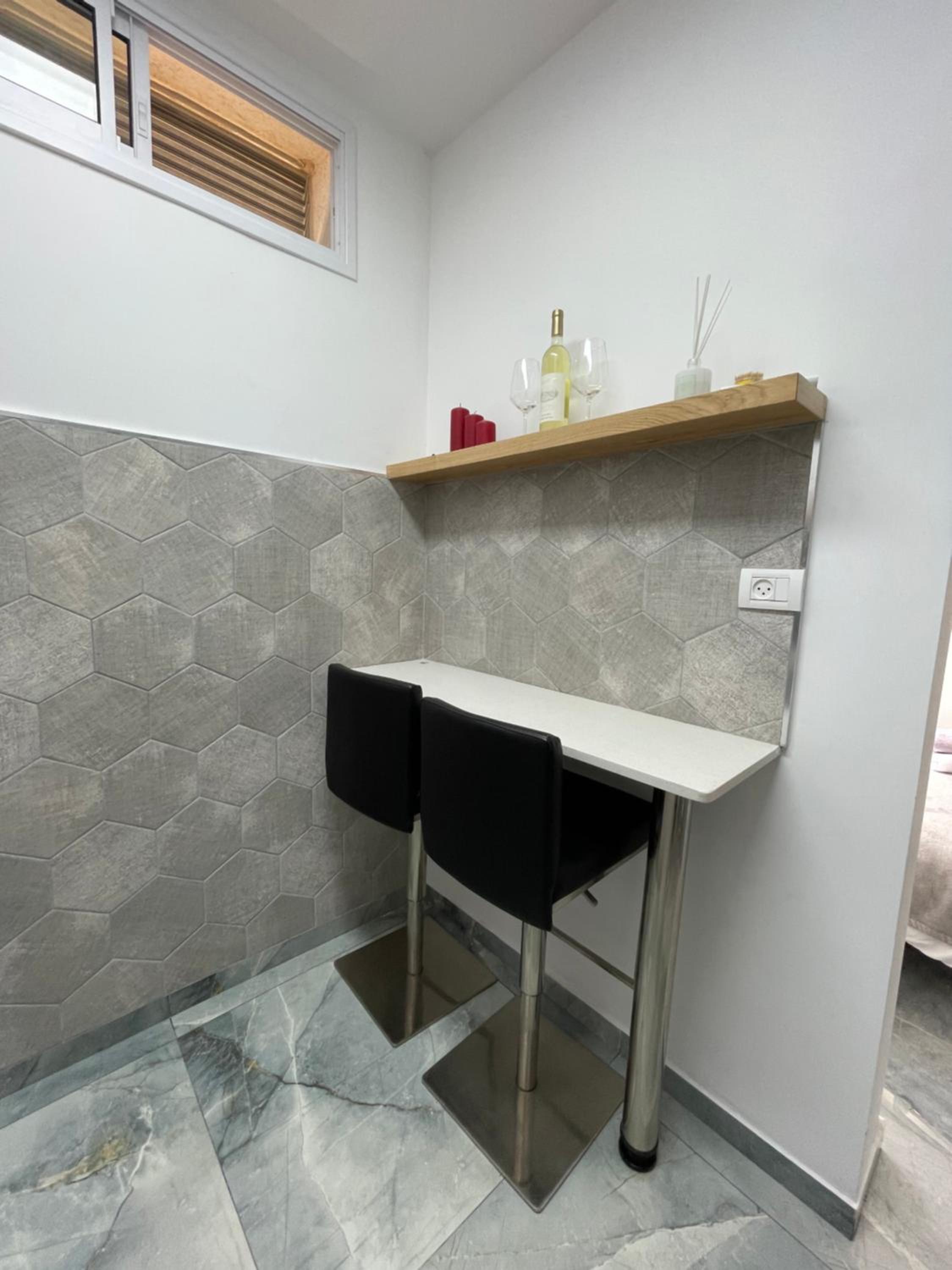 One-Bedroom Apartment - Photo 4