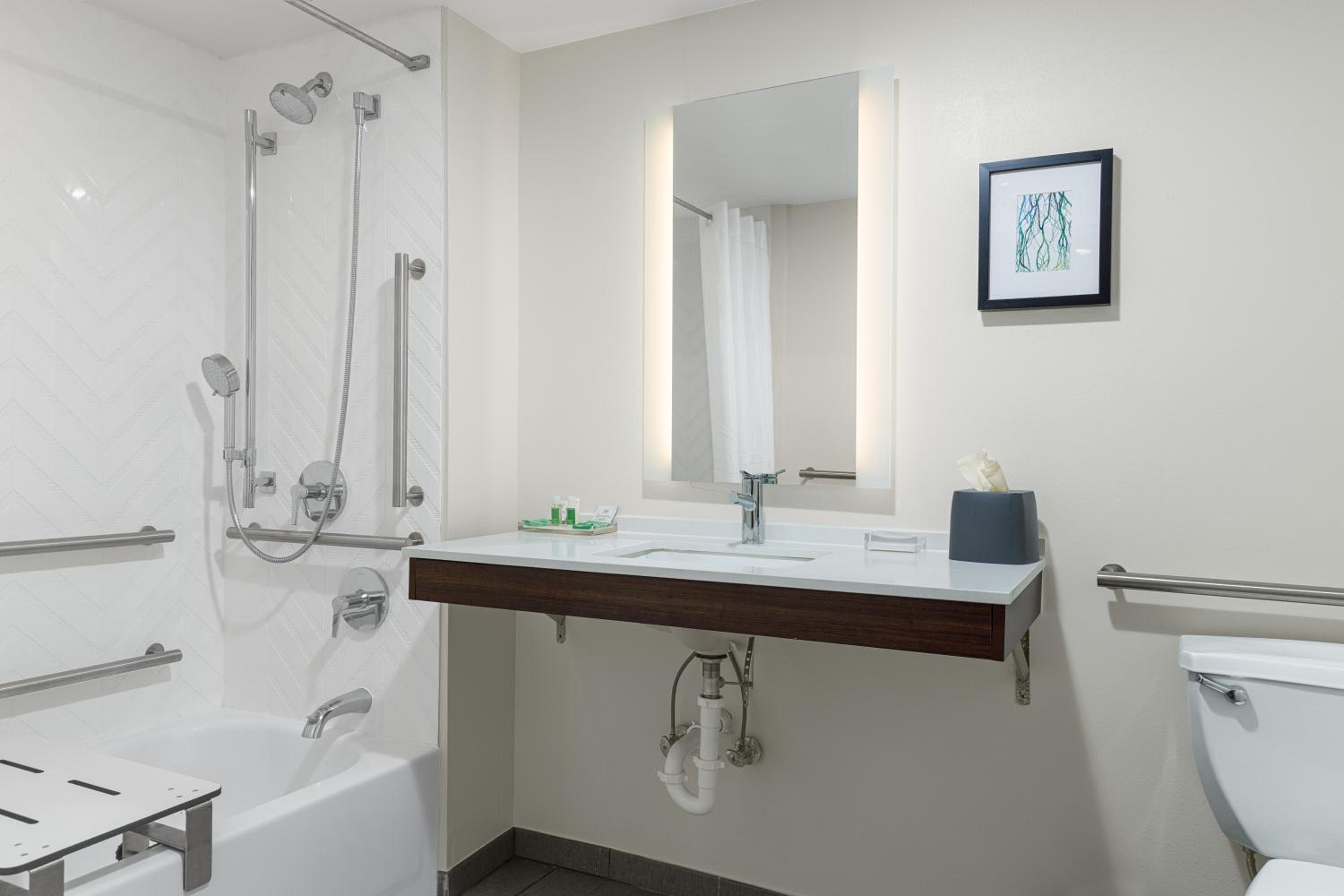 King Room - Hearing Accessible/Non-Smoking  - Photo 3