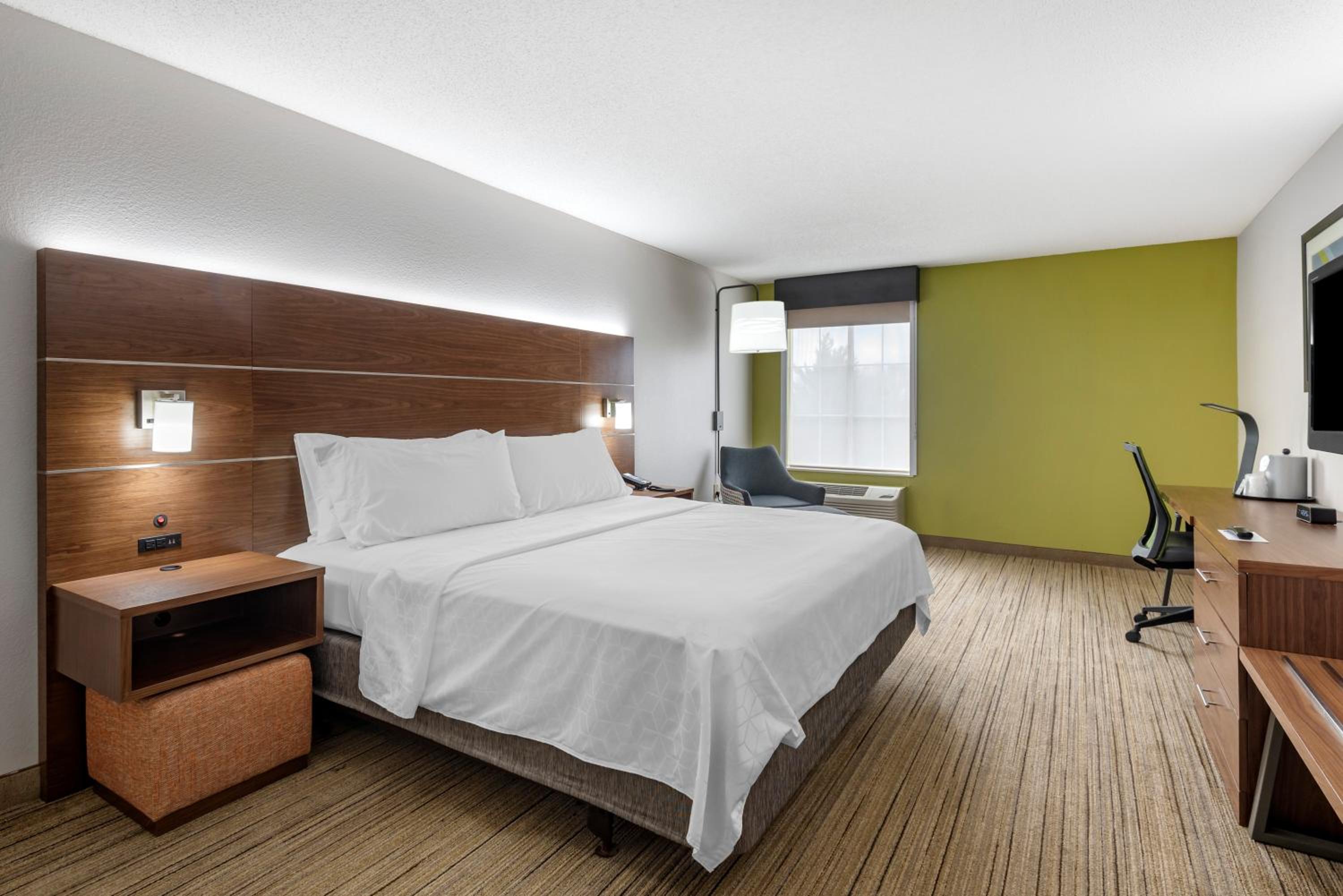 Standard King Room - Photo 3