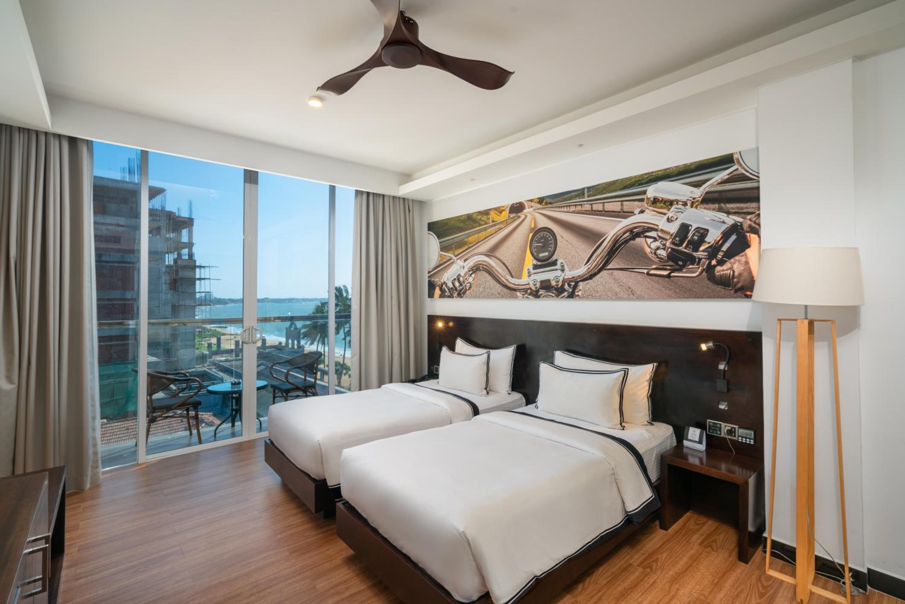 Super Deluxe Twin Room with Lateral Sea View