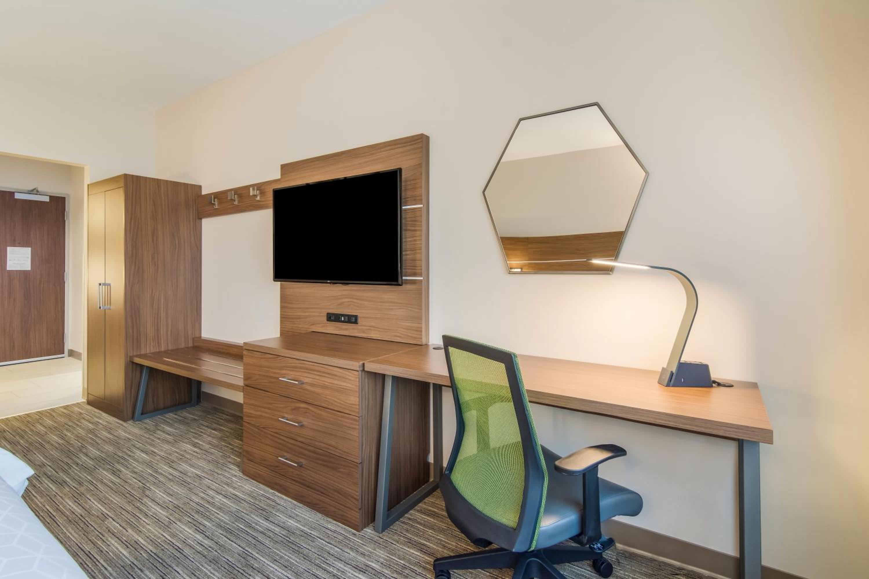 Standard King Room - Photo 4