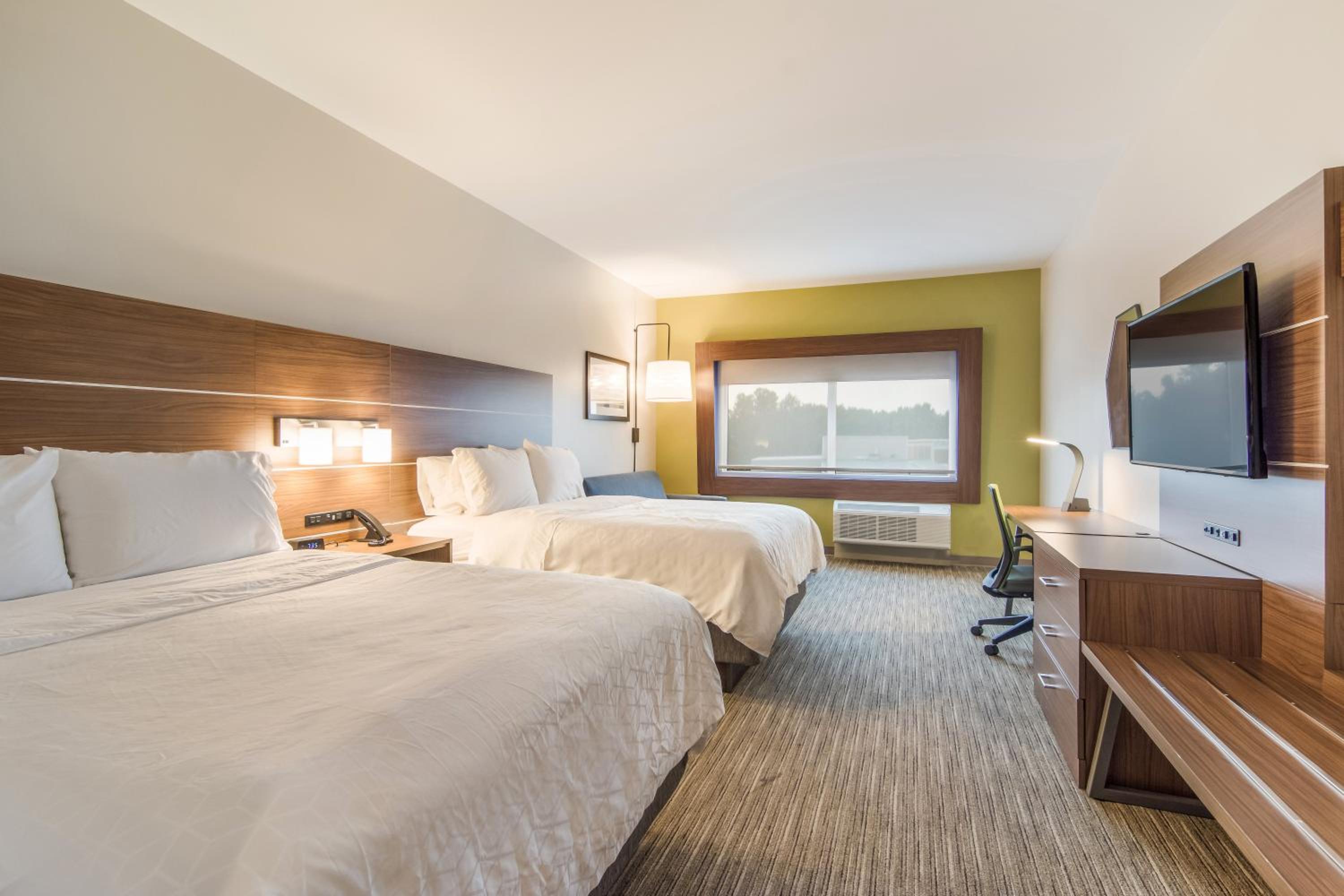 Queen Suite with Two Queen Beds and Additional Living Area - Photo 2