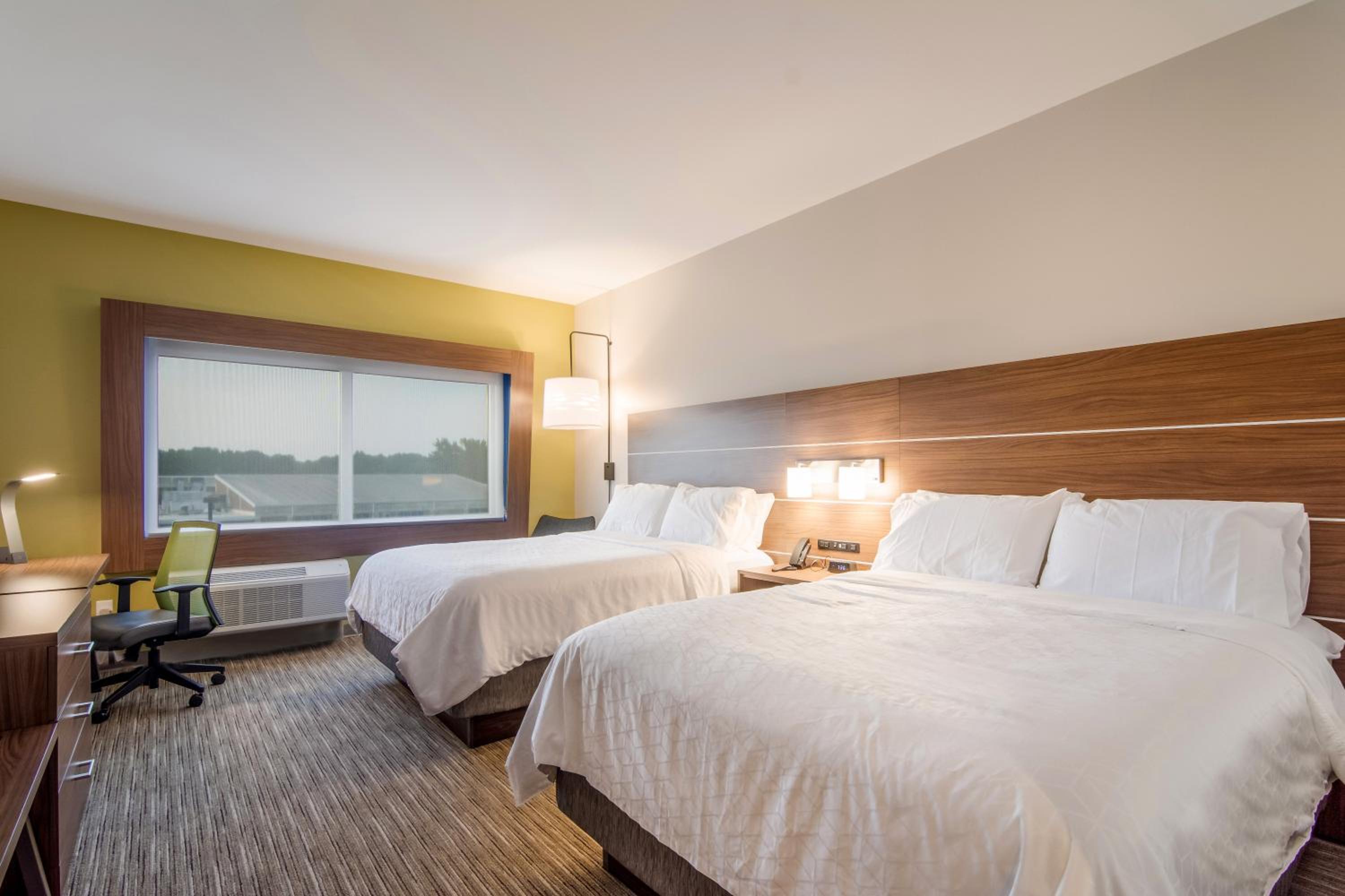 Standard Queen Room with Two Queen Beds - Photo 1