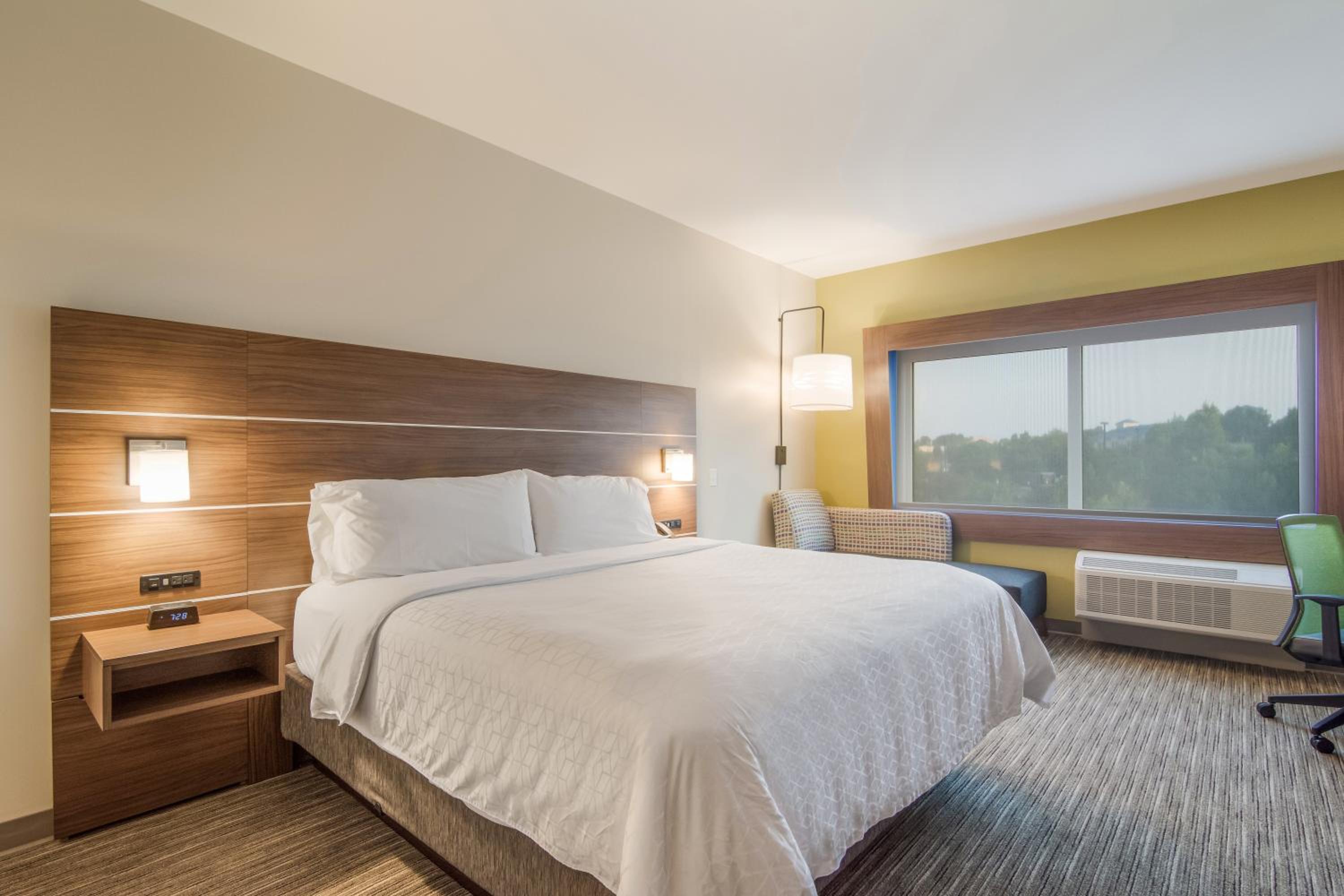 Standard King Room - Photo 2