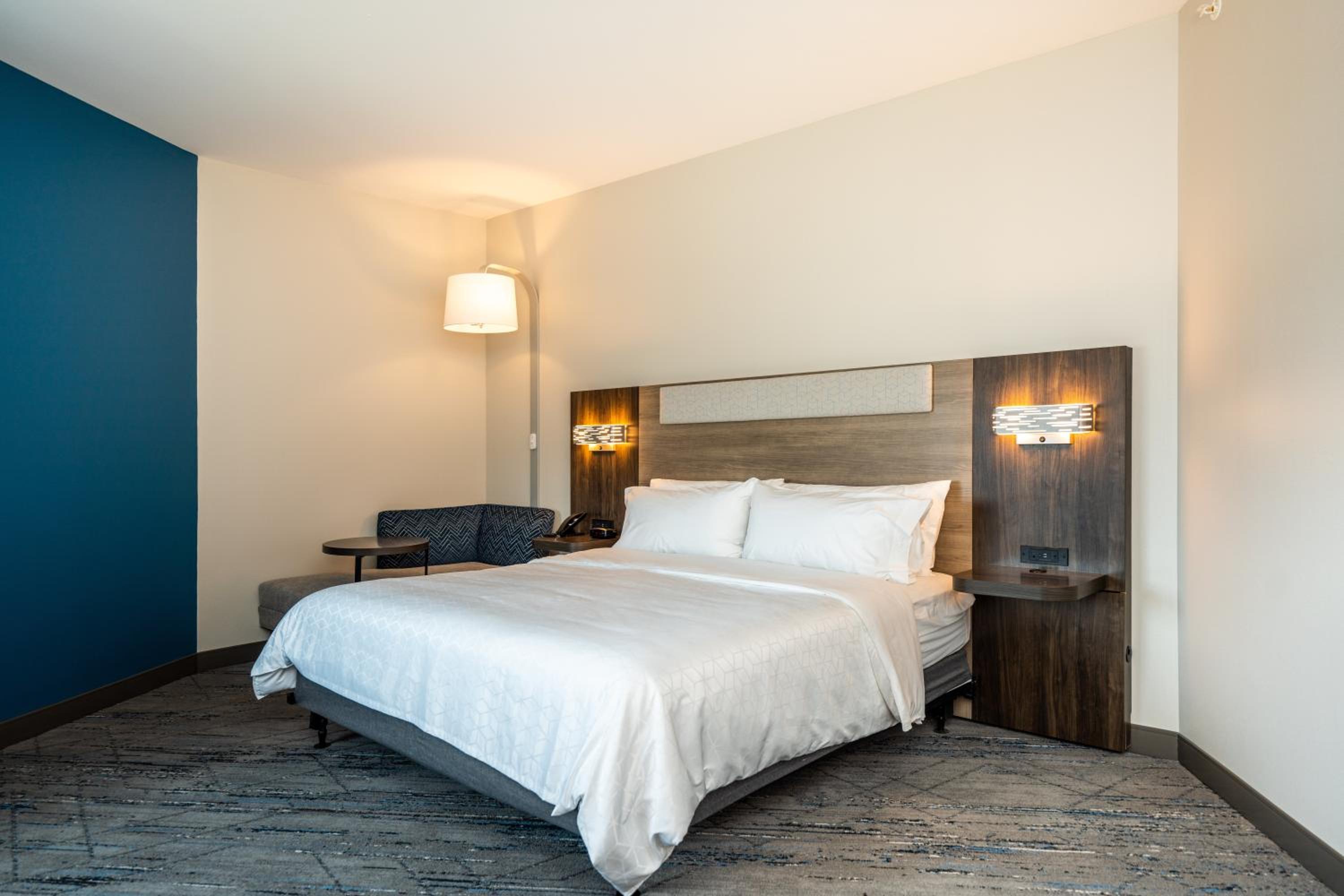 King Suite - Photo 11