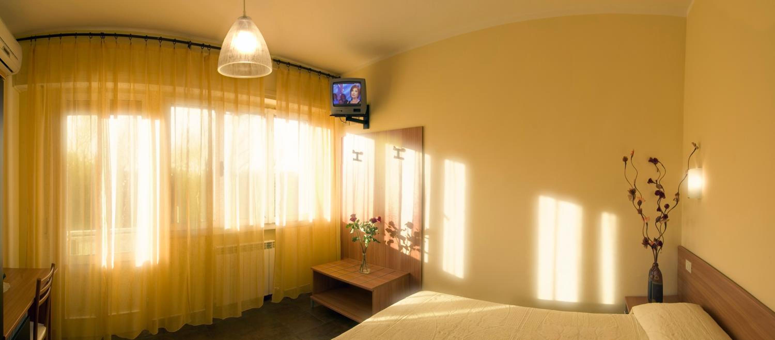 Double Room with Spa Bath photo 2