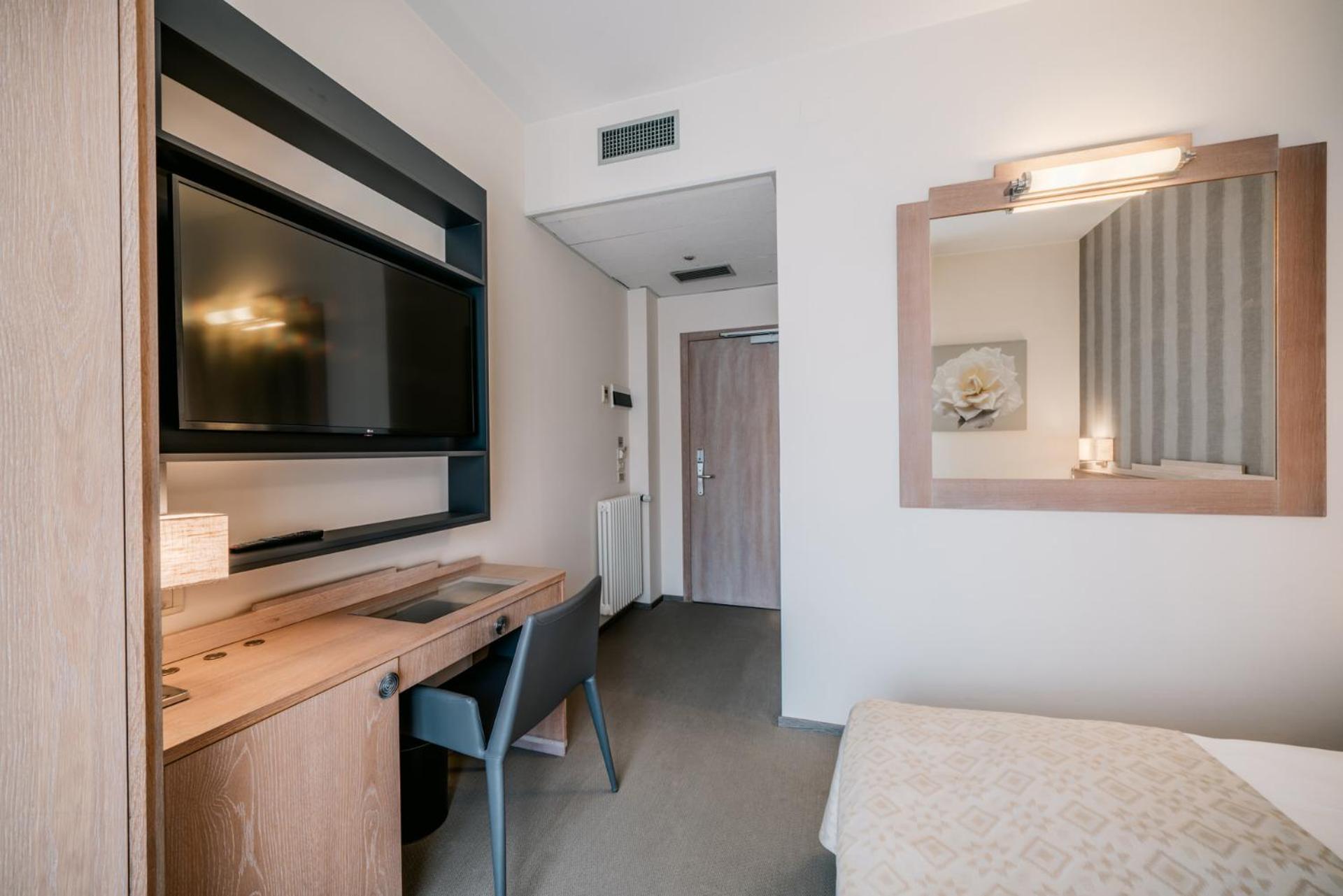Double Room - Photo 3
