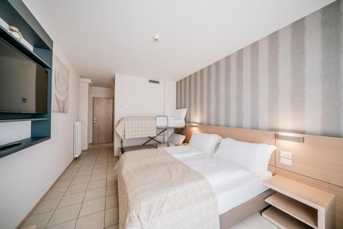 Quadruple Room - Photo 2