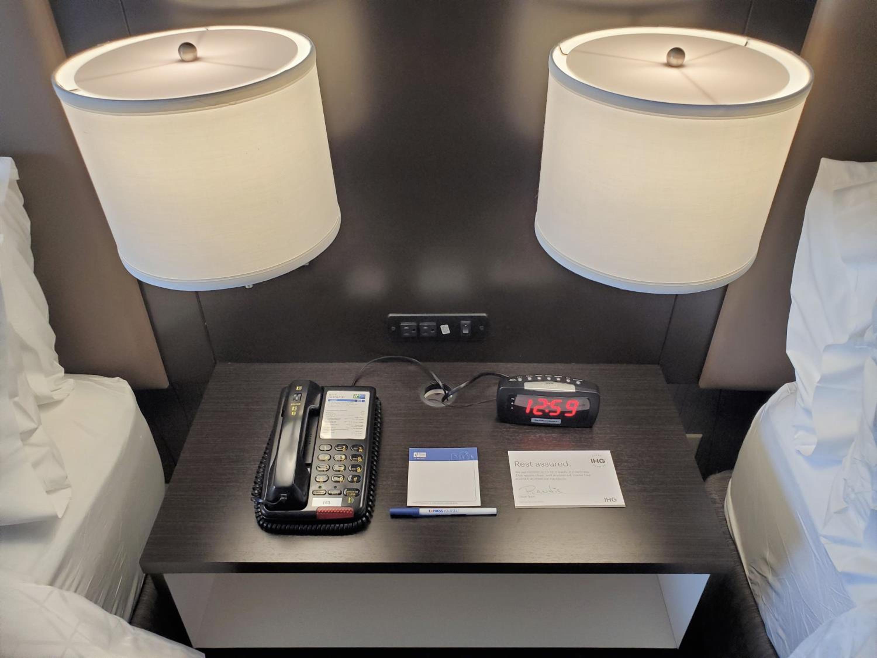 Suite with Two Queen Beds and Roll-in Shower - Communications Access - Photo 6