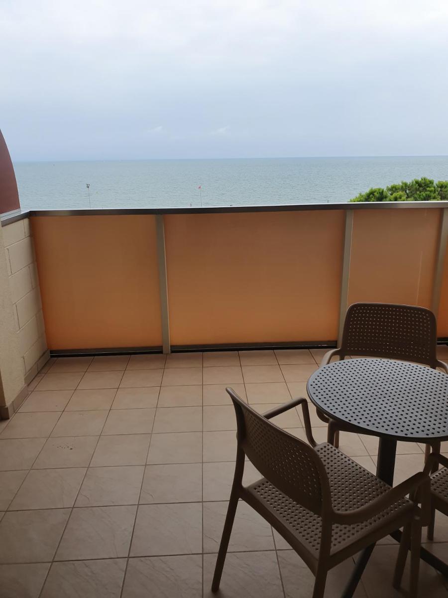 Family Room with Side Sea View photo 2