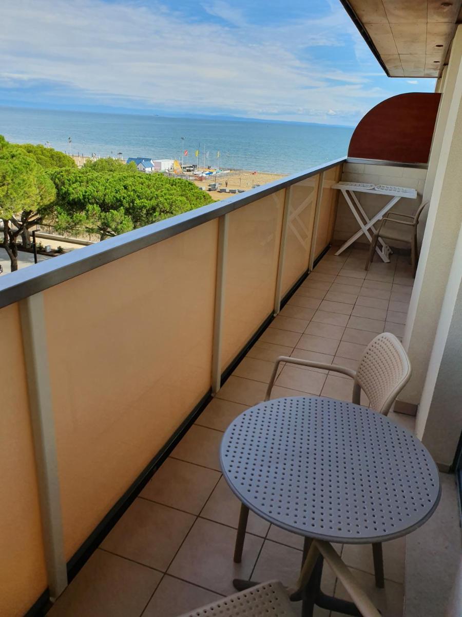 Family Room with Side Sea View photo 3
