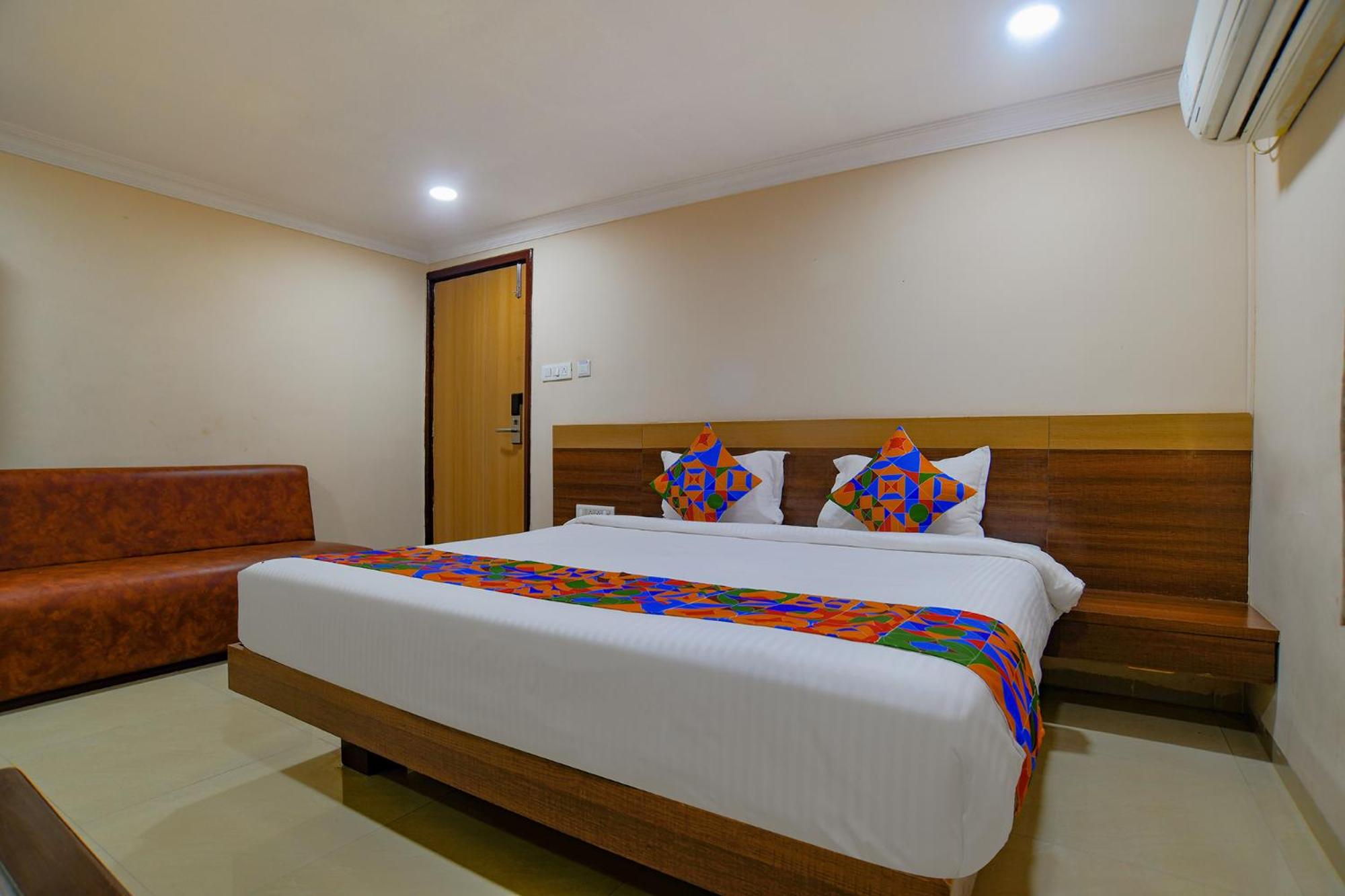 Deluxe Room - Photo 3