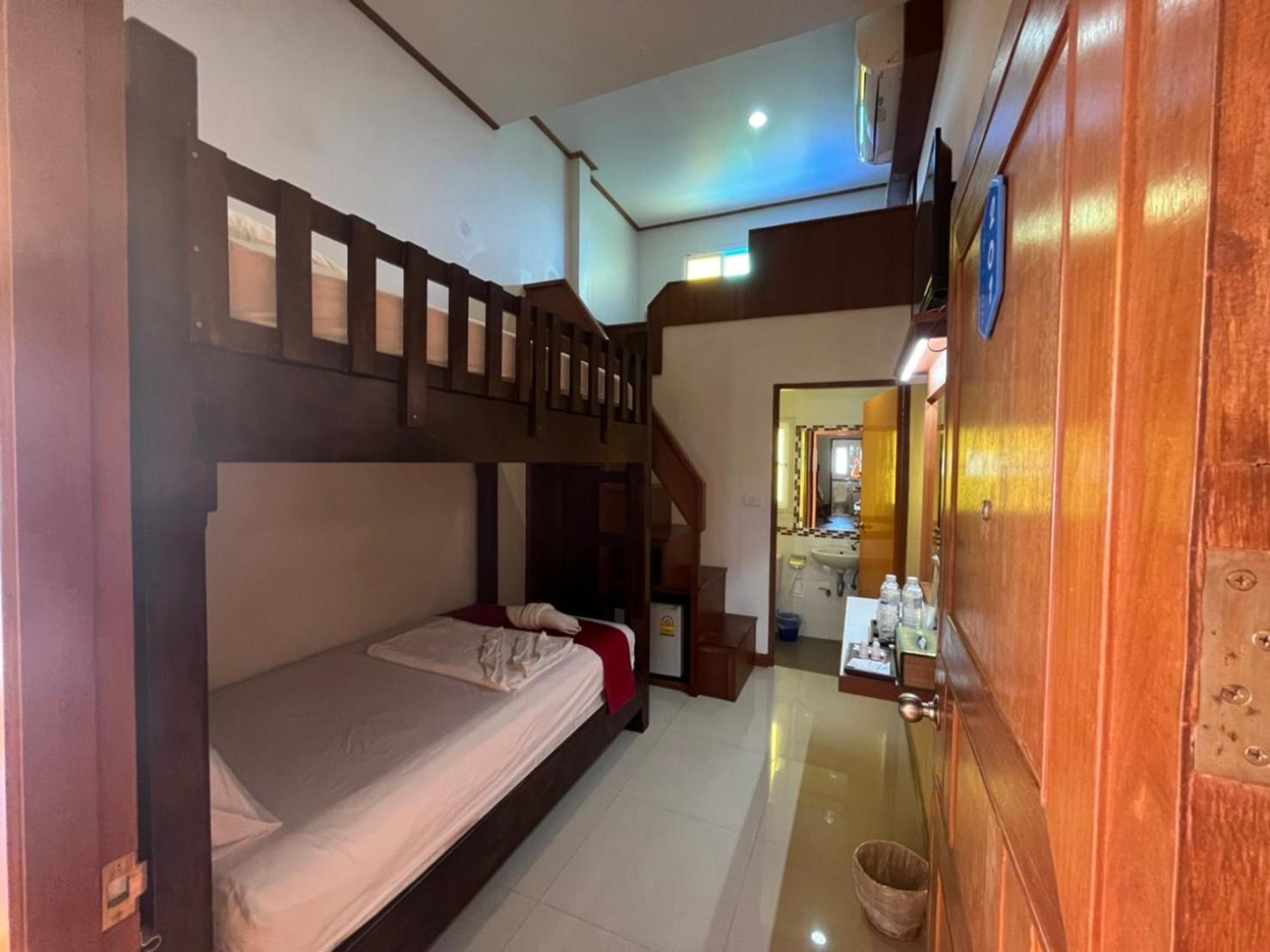 Triple Room with Private Bathroom photo 1
