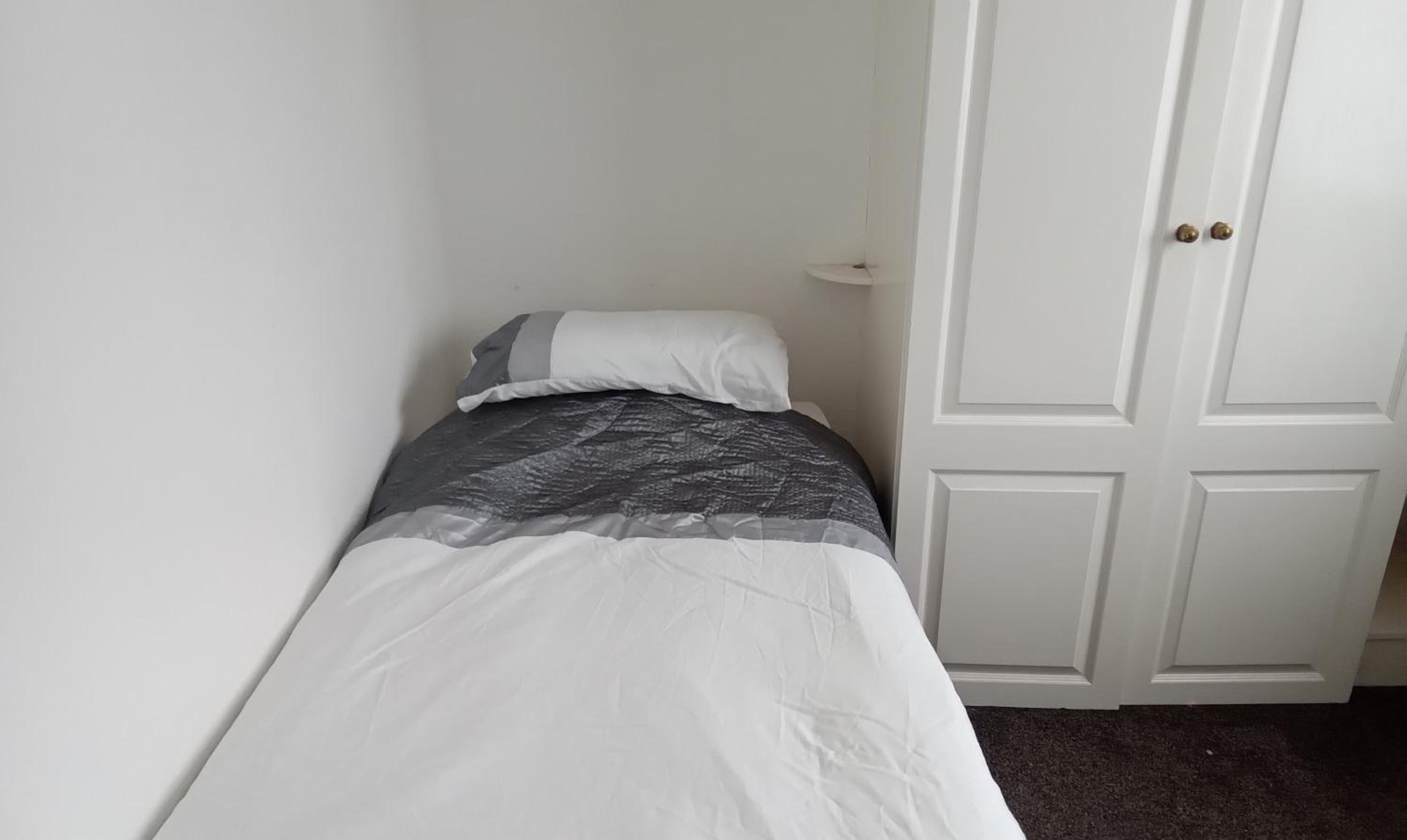 One-Bedroom Apartment photo 3