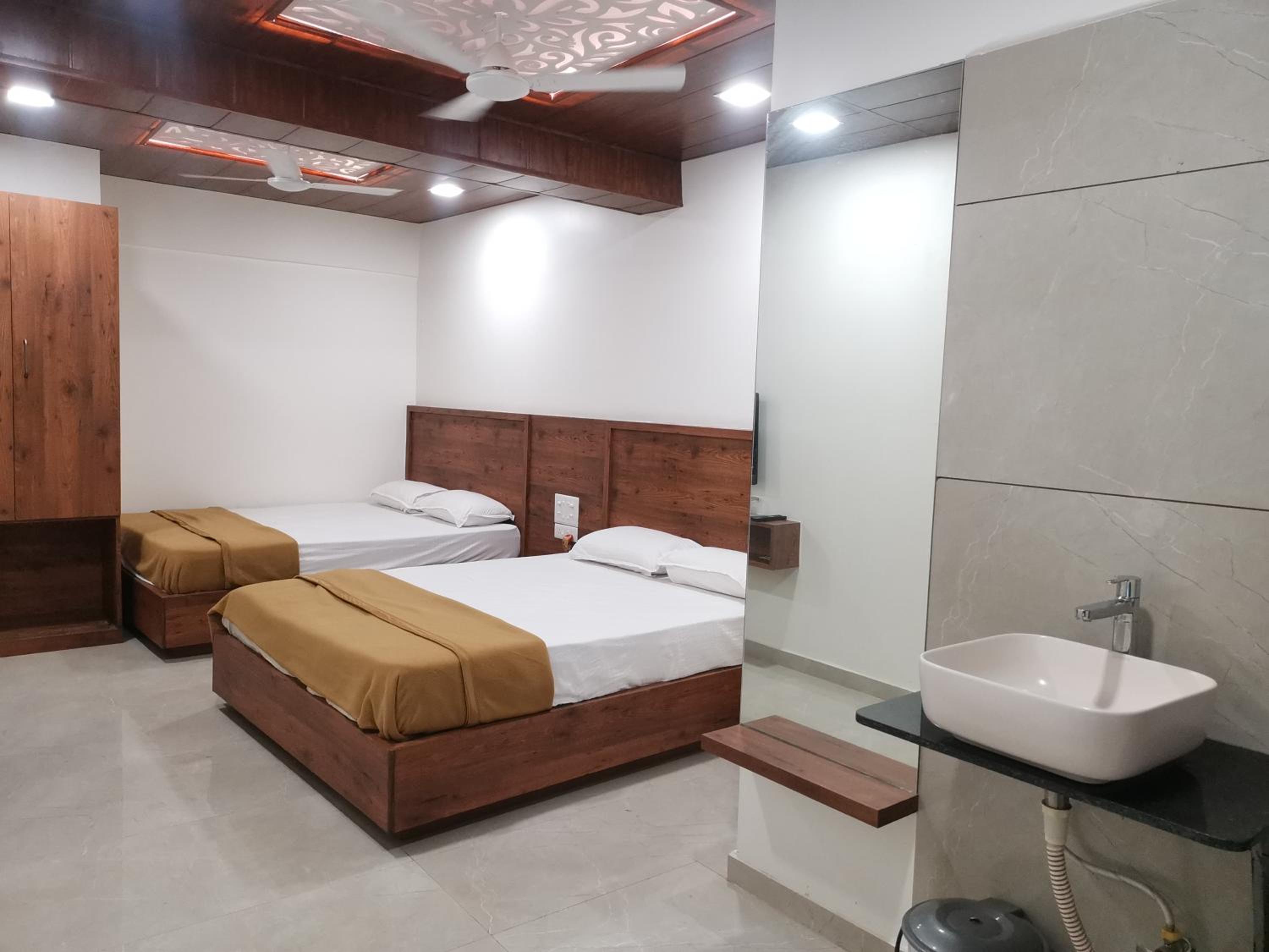 Premium Quadruple Room - Photo 9