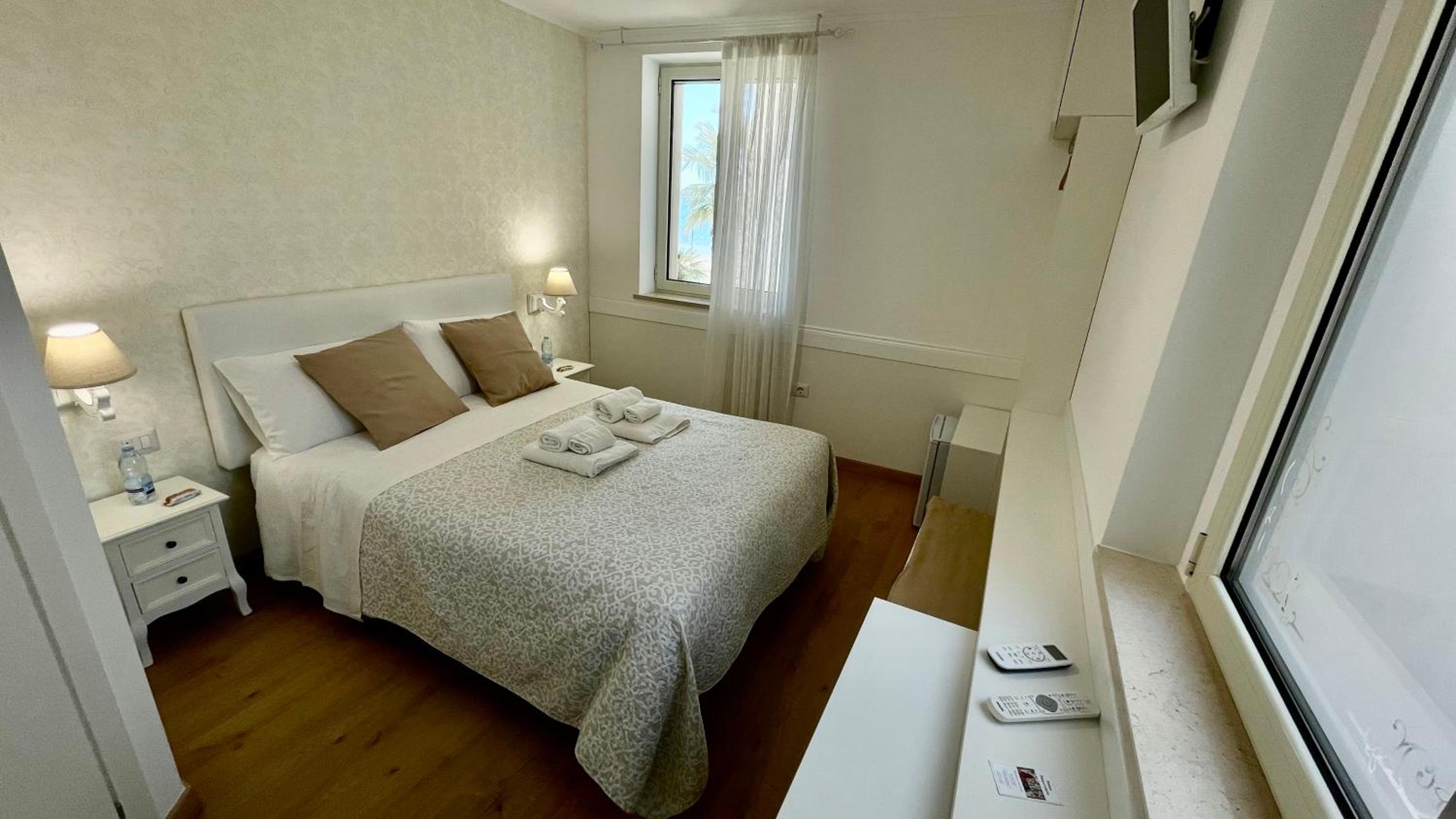 Queen Room with Sea View photo 1