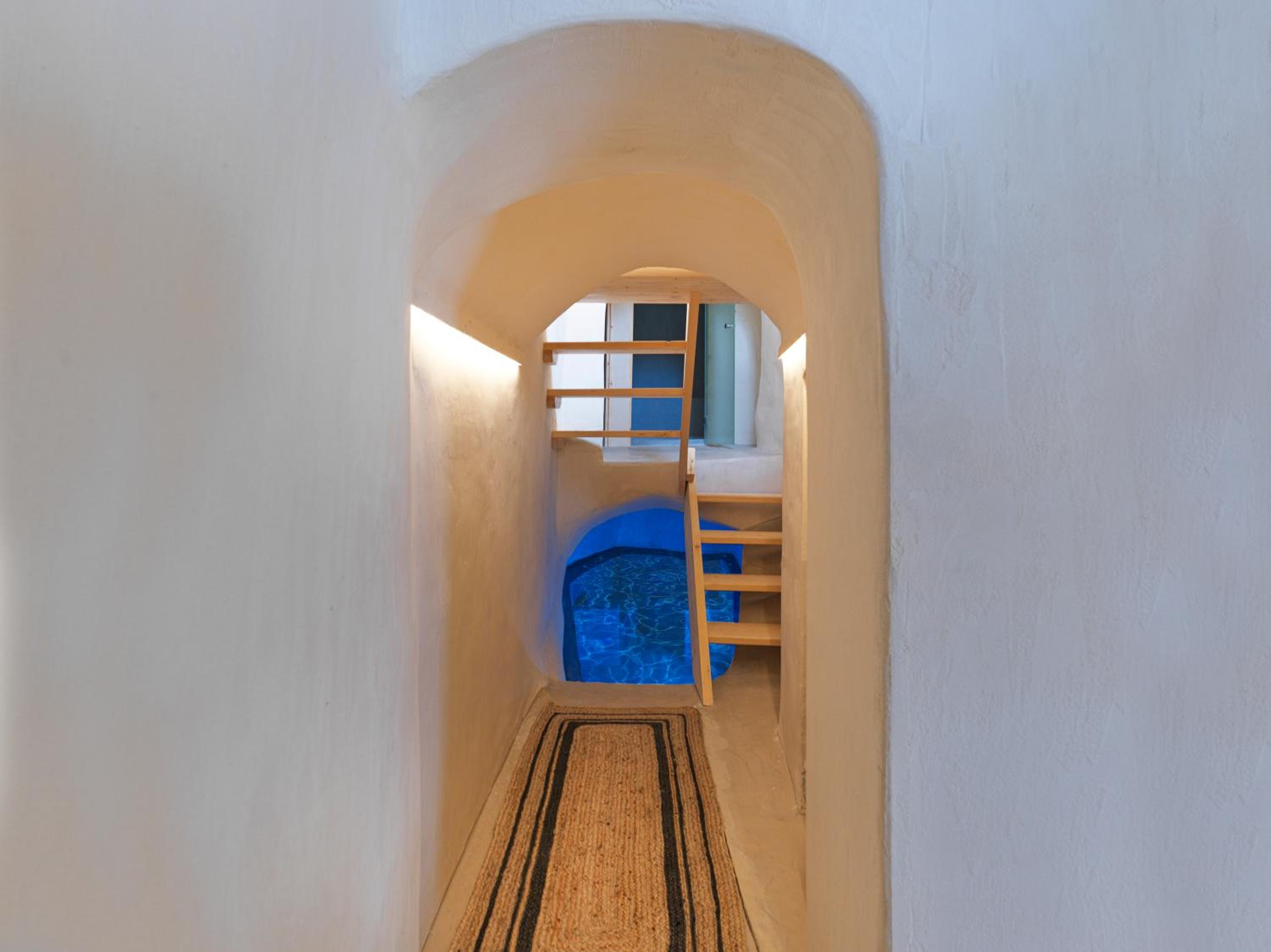 Three-Bedroom House - Photo 4