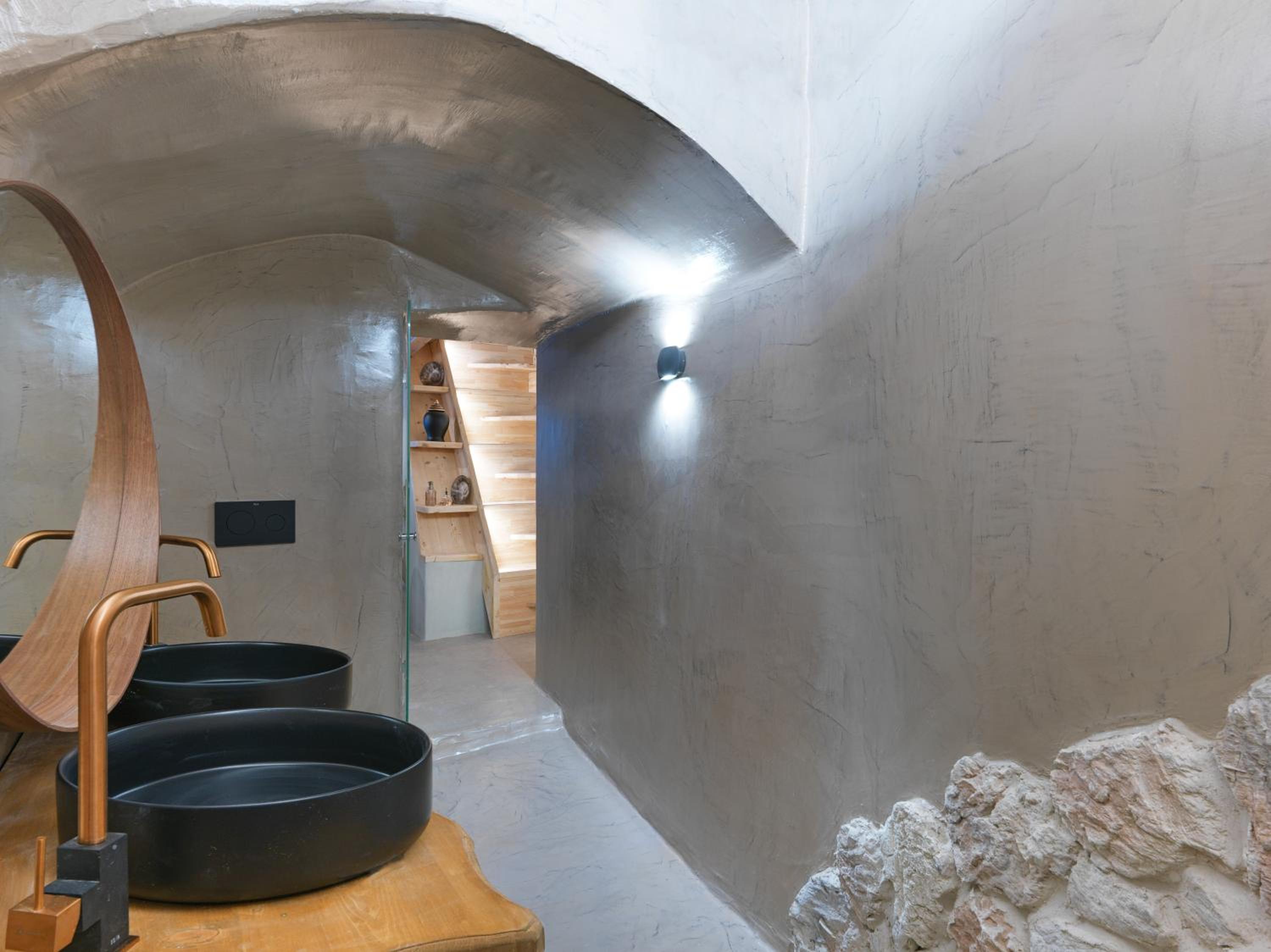 Three-Bedroom House - Photo 9