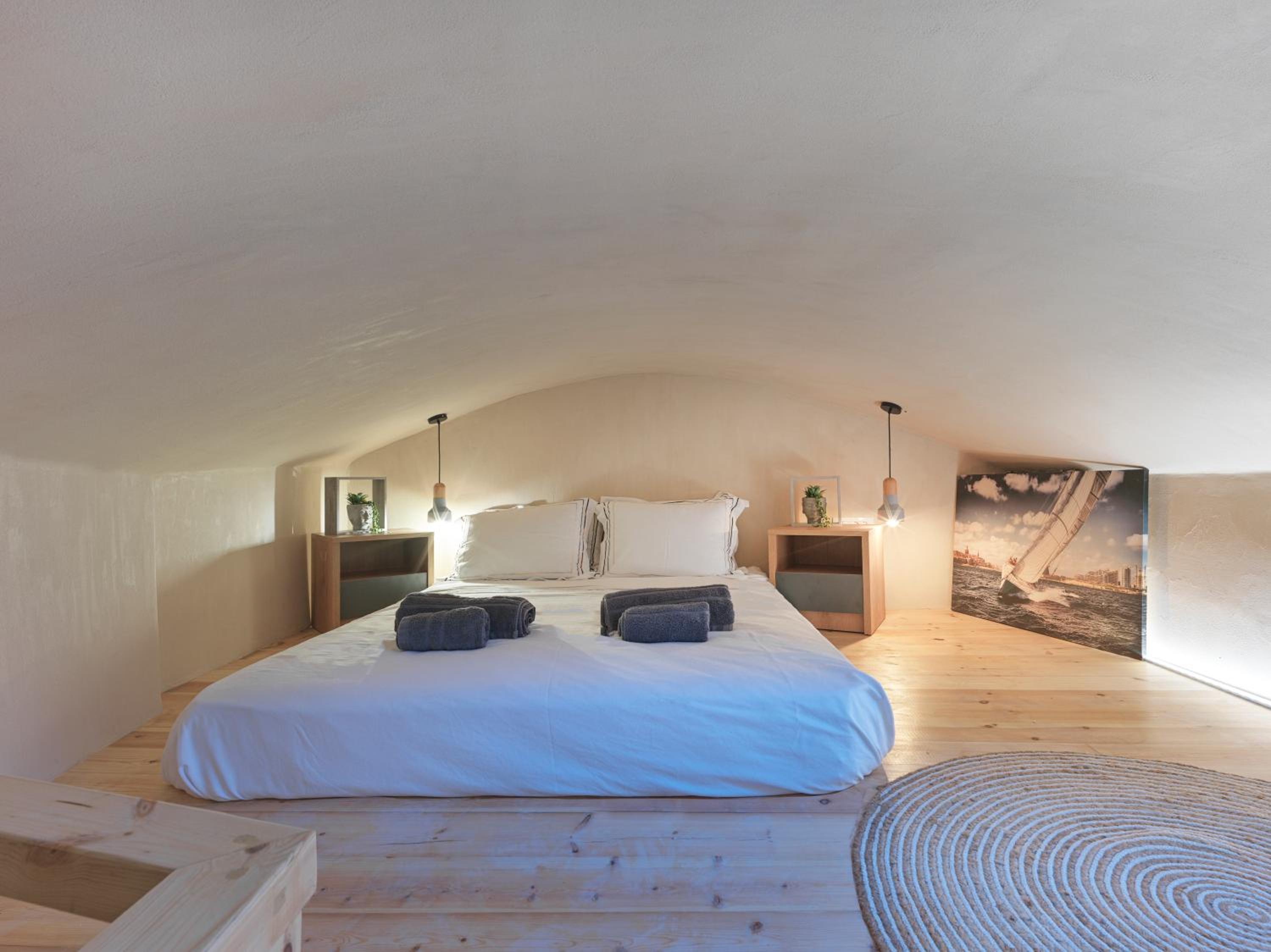 Three-Bedroom House - Photo 15