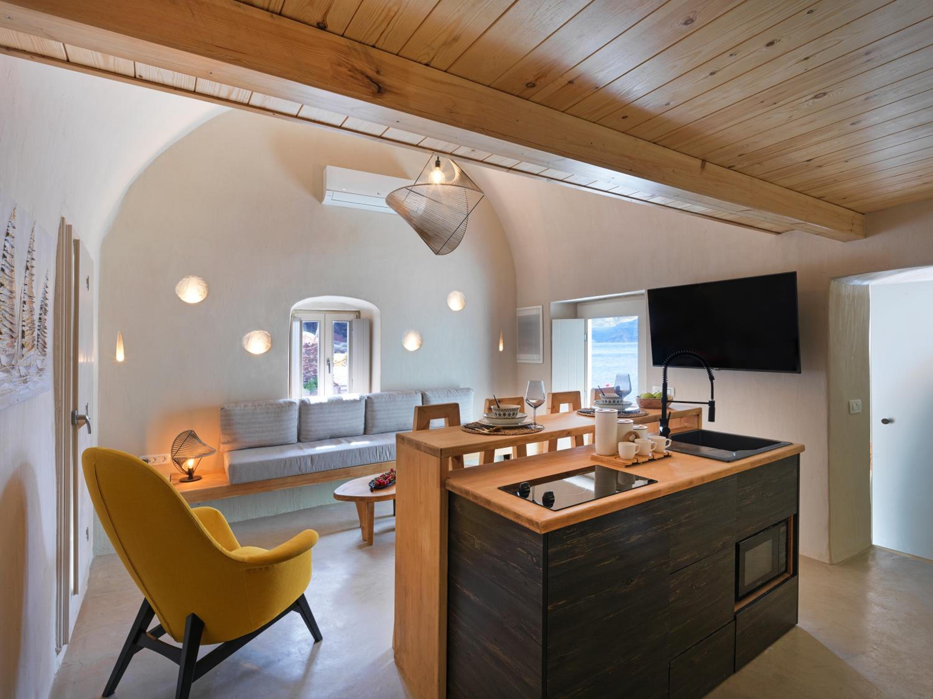 Three-Bedroom House - Photo 3