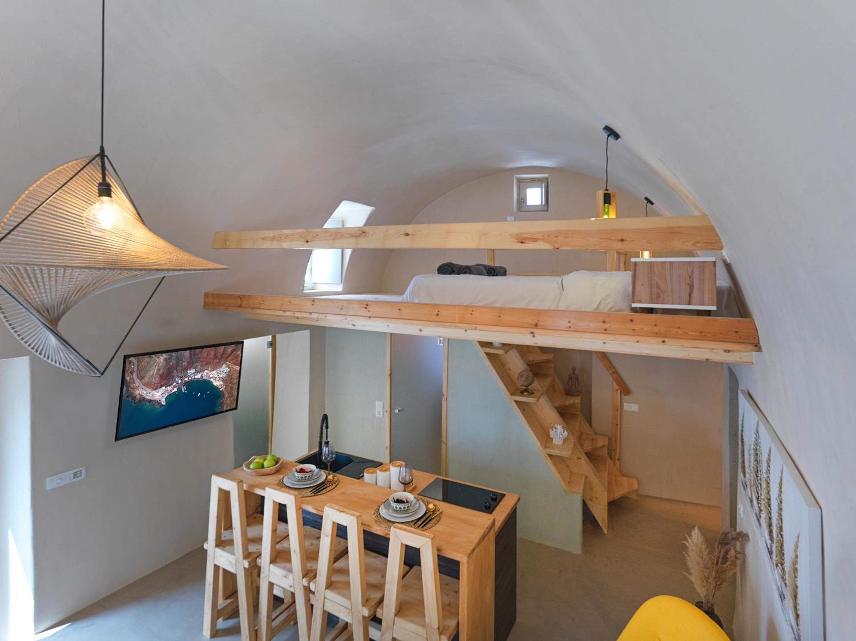 Three-Bedroom House - Photo 10