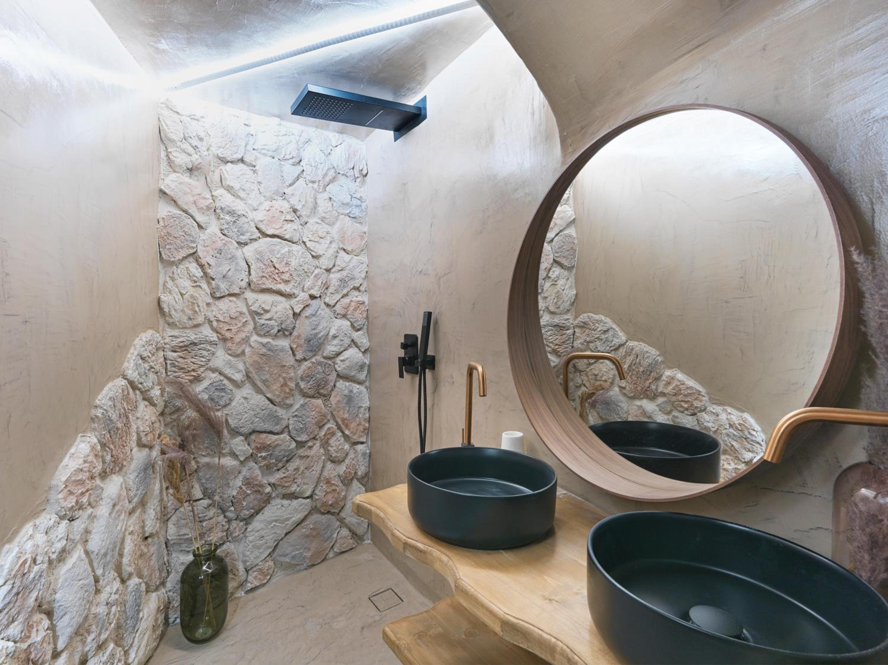 Three-Bedroom House - Photo 18