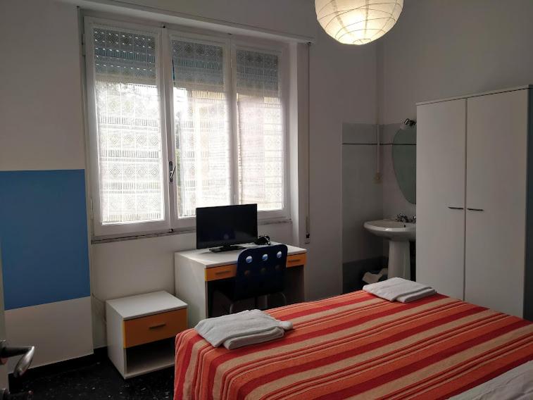 Double Or Twin Room With Shared Bathroom photo 3
