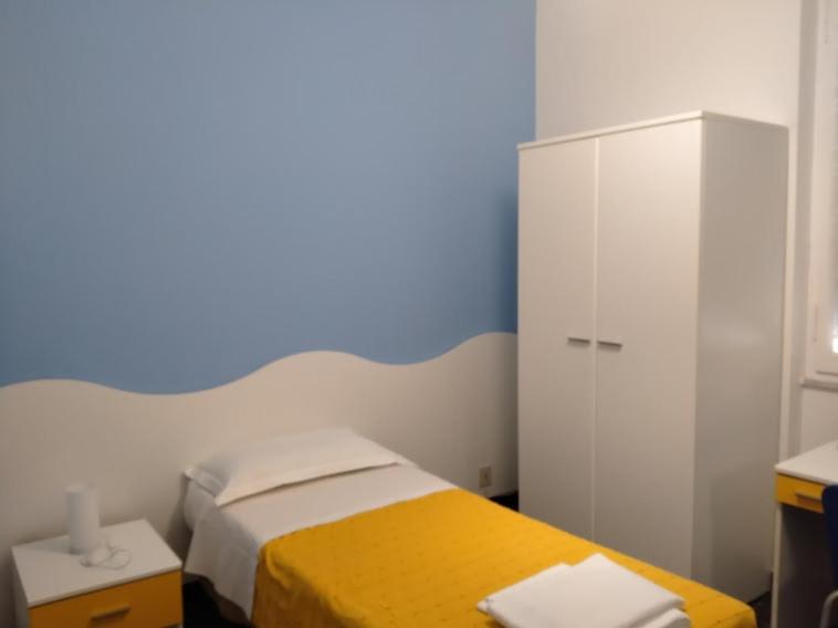 Single Room With Shared Bathroom photo 1