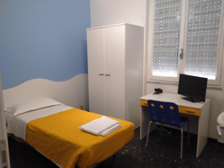 Single Room With Shared Bathroom photo 3