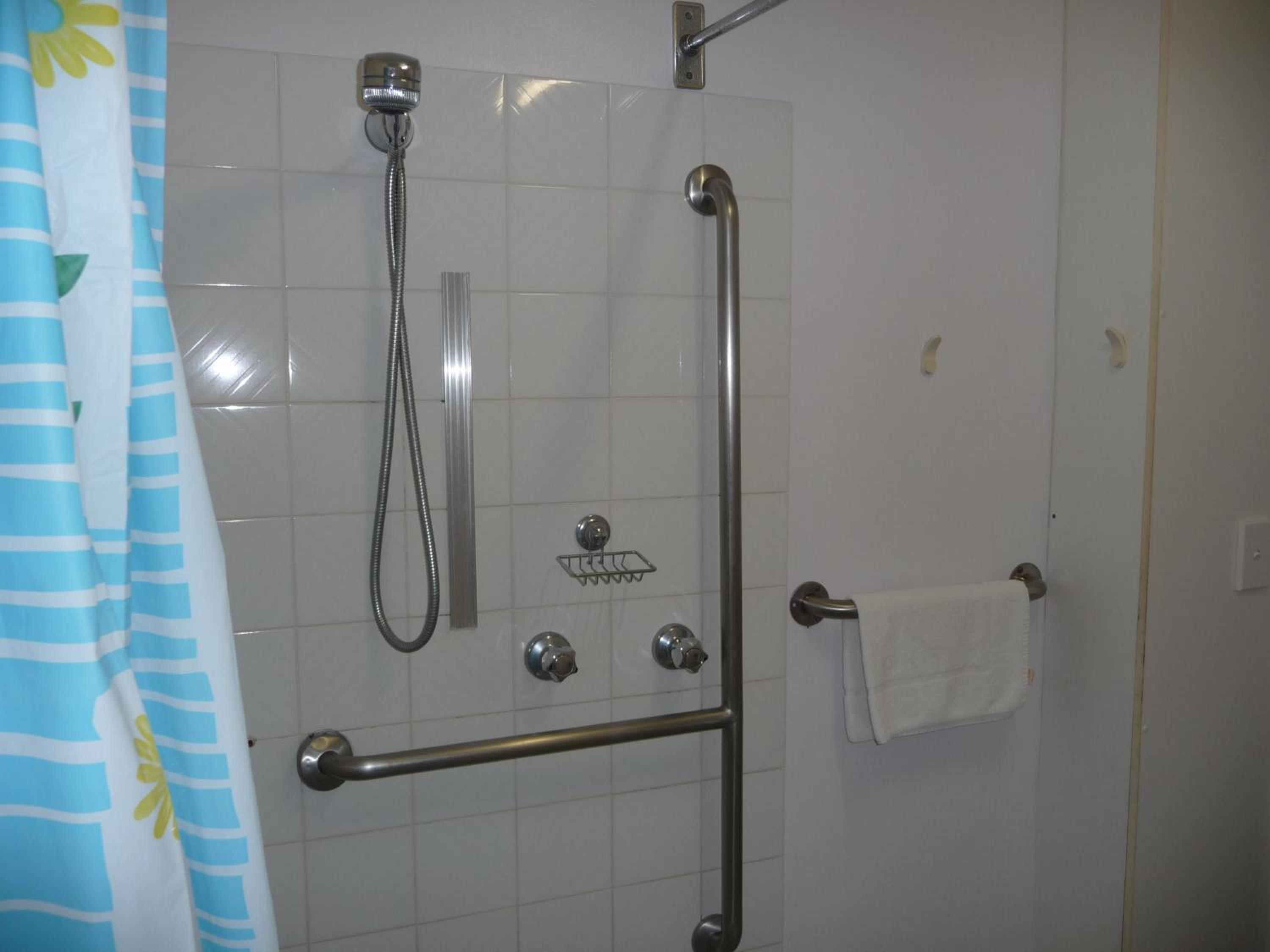 Twin Room - Disability Access - Photo 2