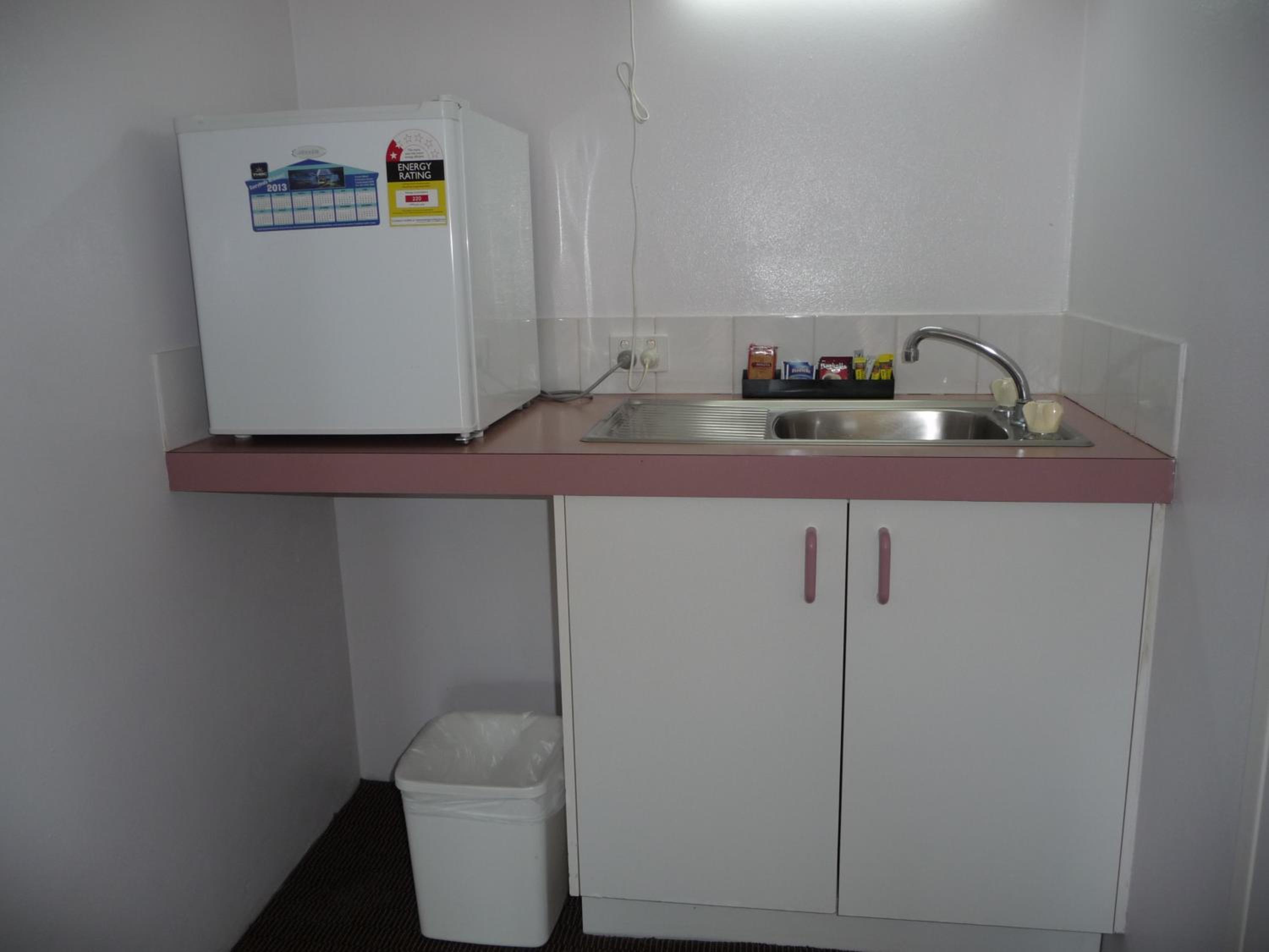 Twin Room - Disability Access - Photo 3