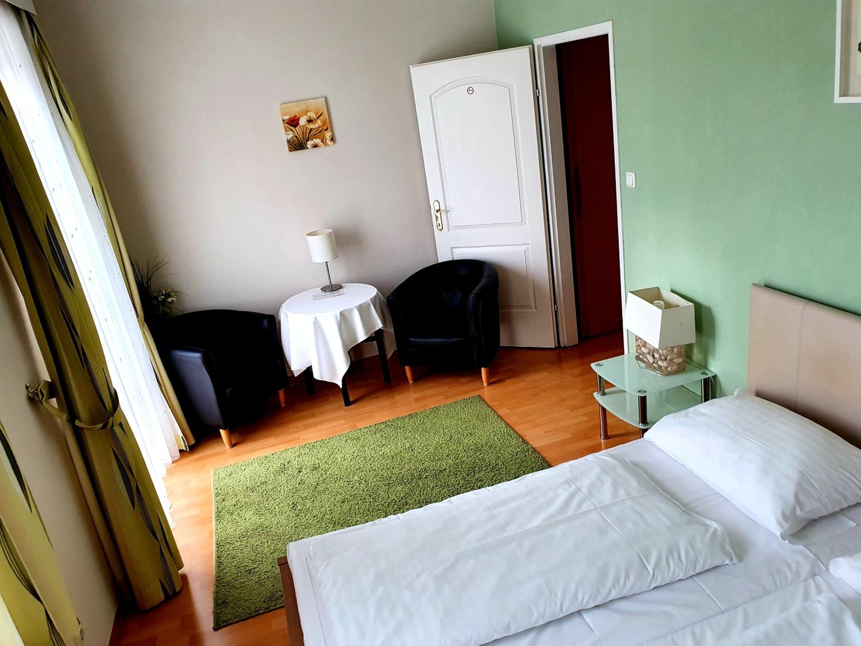 Standard Twin Room with Garden View photo 2