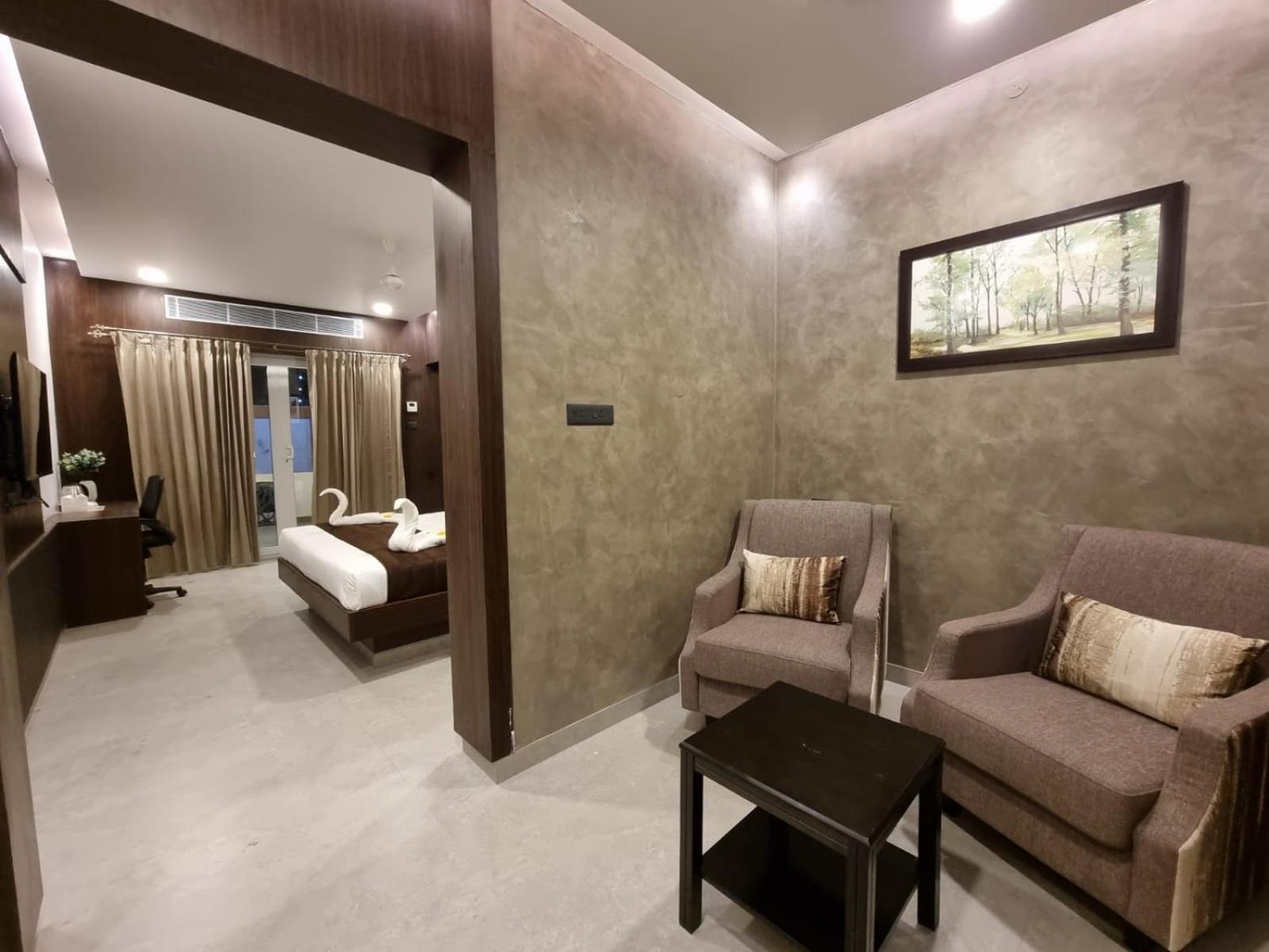Double Room with Balcony (2 Adults + 1 Child) - Photo 5