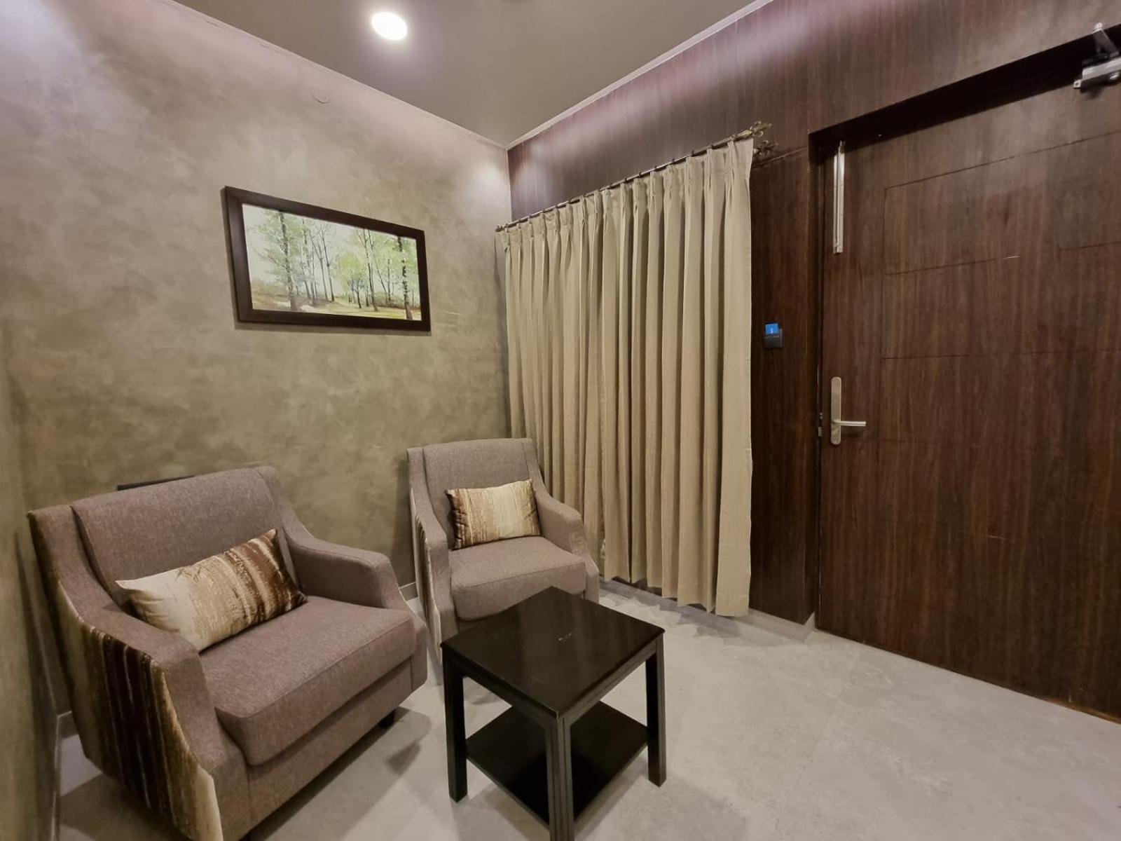 Double Room with Balcony (2 Adults + 1 Child) - Photo 3