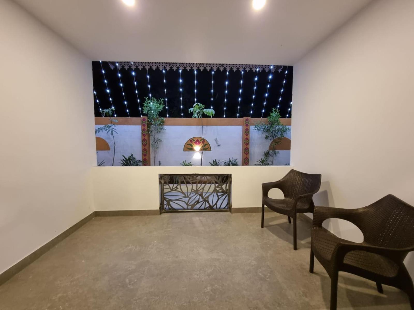 Double Room with Balcony (2 Adults + 1 Child) - Photo 2
