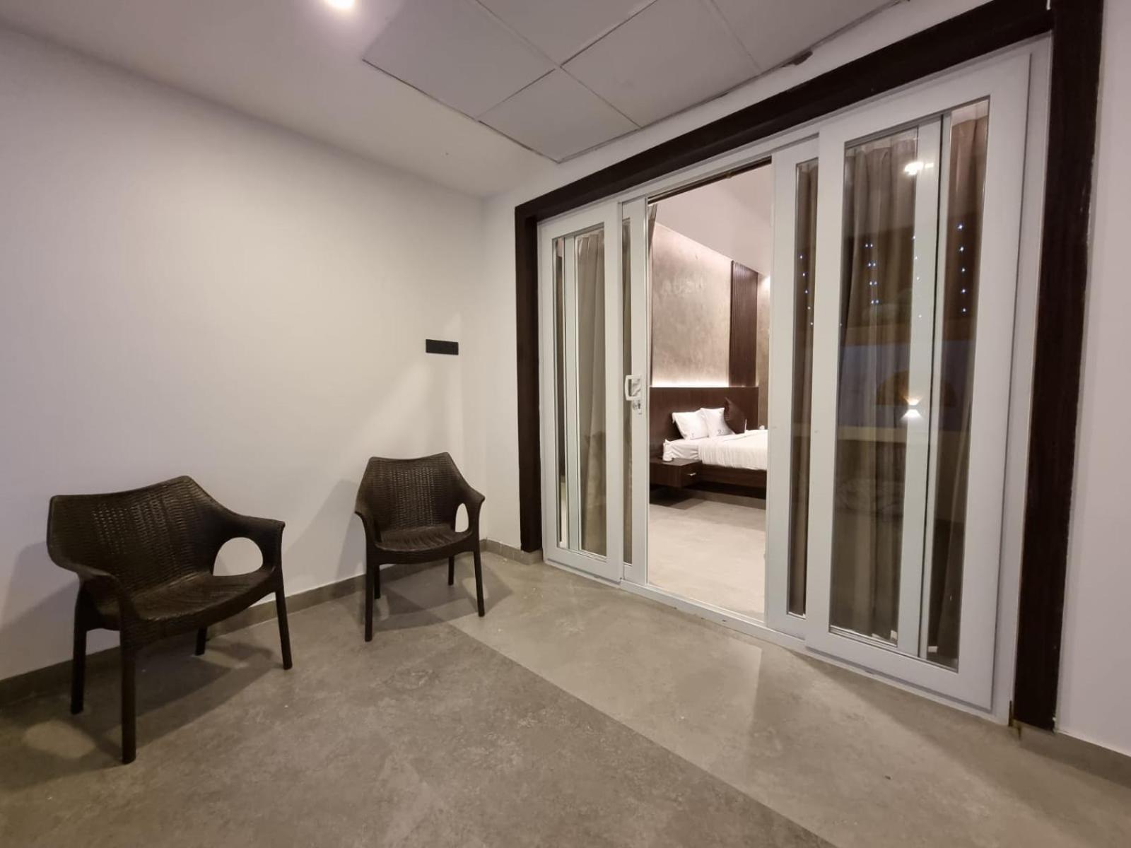 Double Room with Balcony (2 Adults + 1 Child) - Photo 1