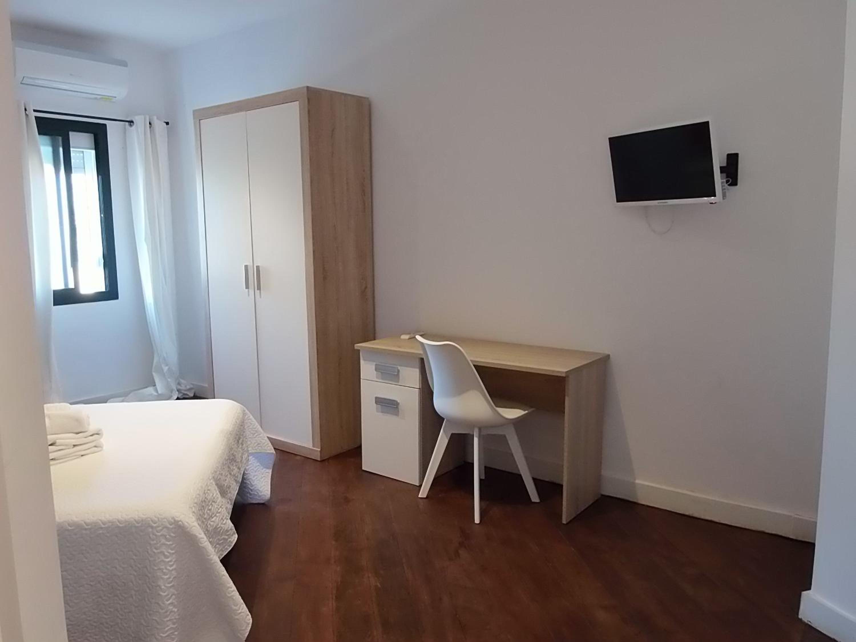 Double Room - Disability Access - Photo 3