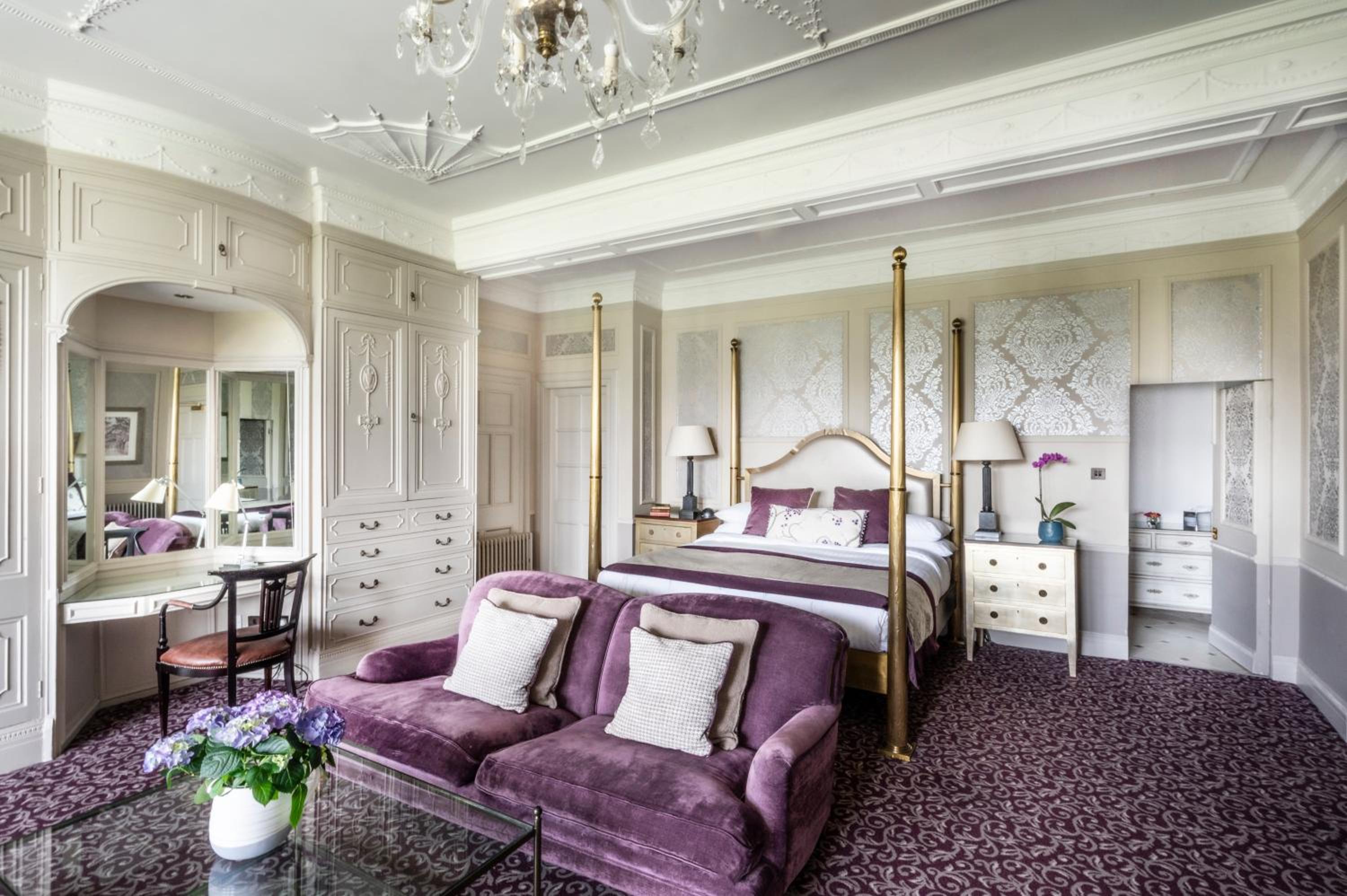 Suite - Photo 1