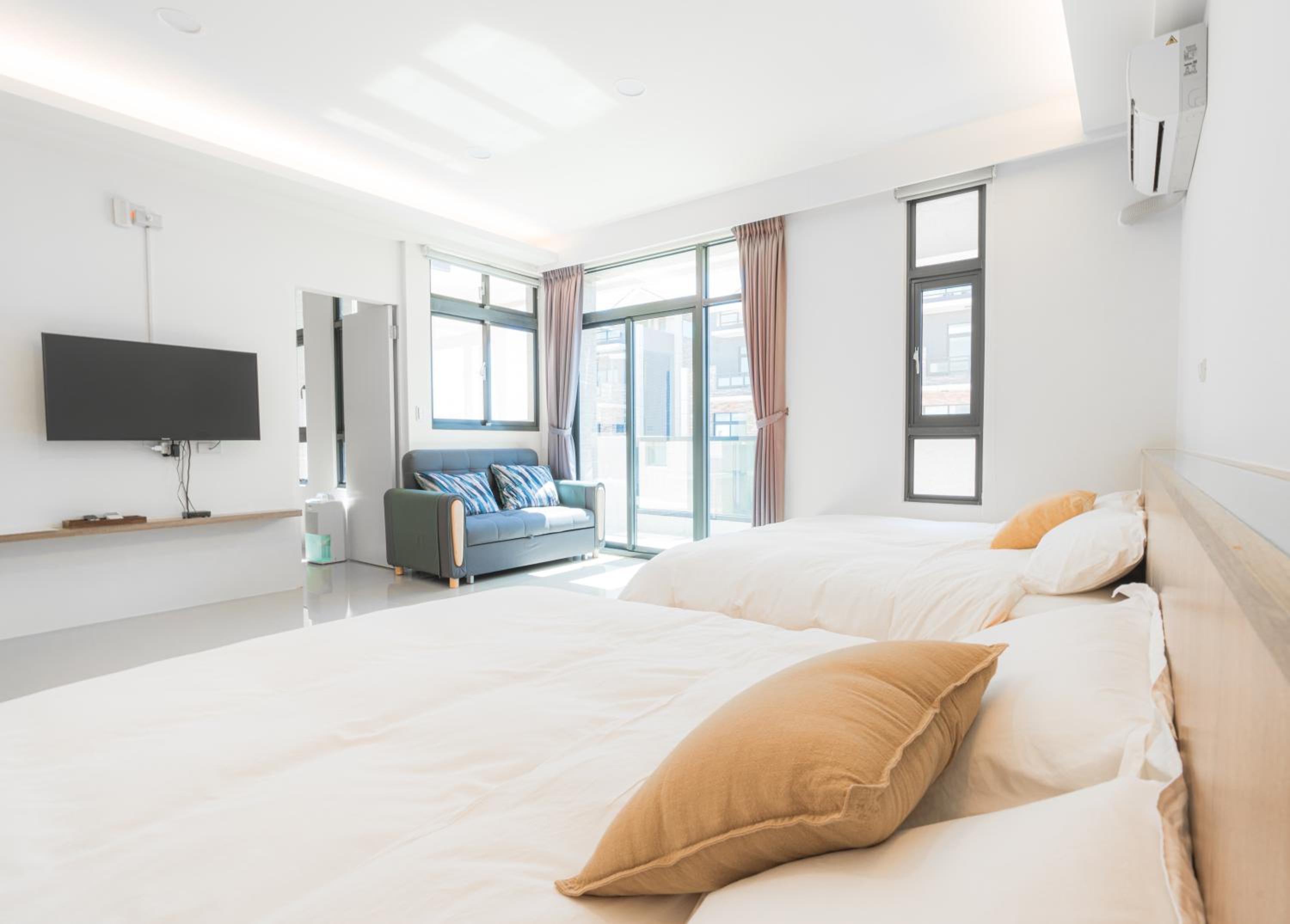Quadruple Room with Private Bathroom photo 1