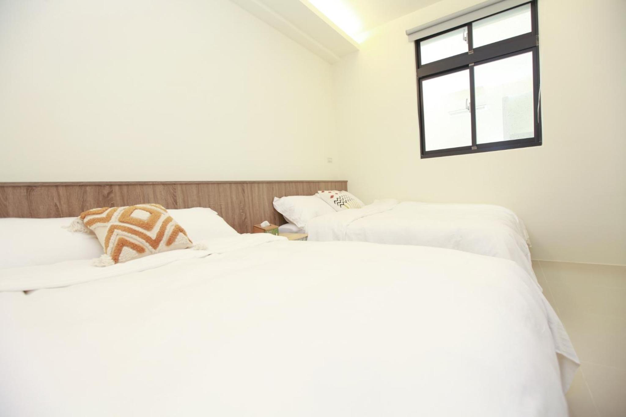 Quadruple Room with Private Bathroom photo 1