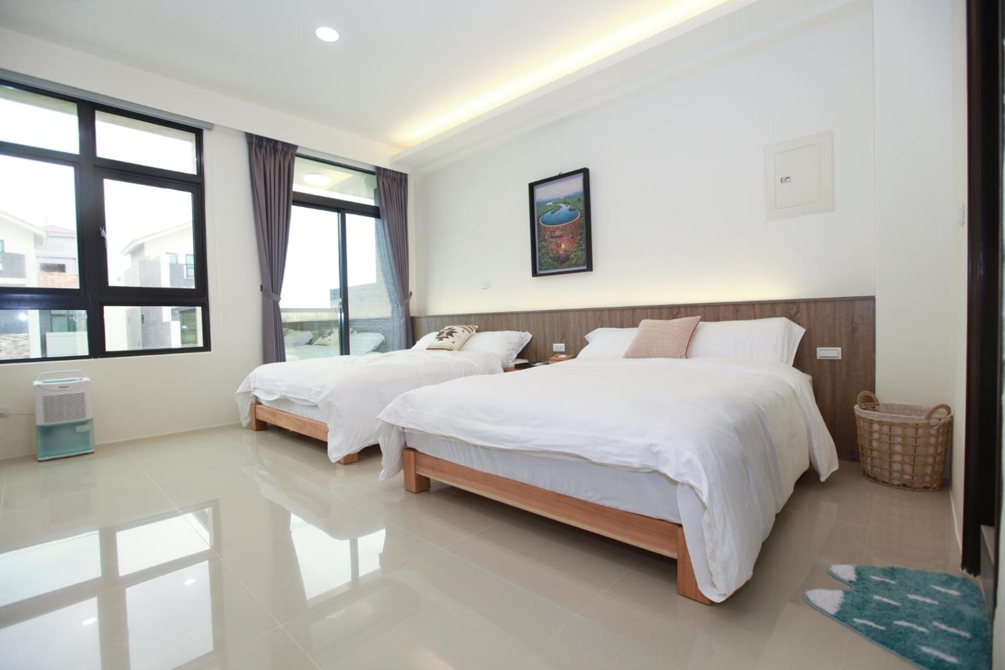 Quadruple Room with Private Bathroom photo 1