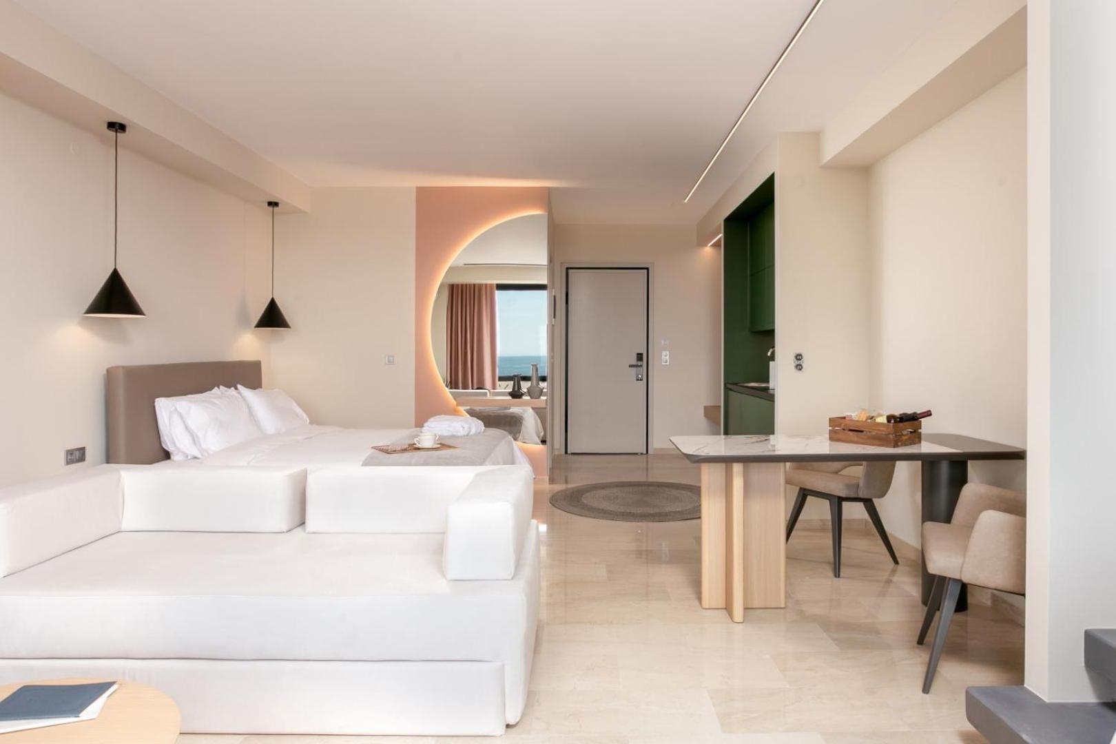Suite with Spa Bath - Photo 3